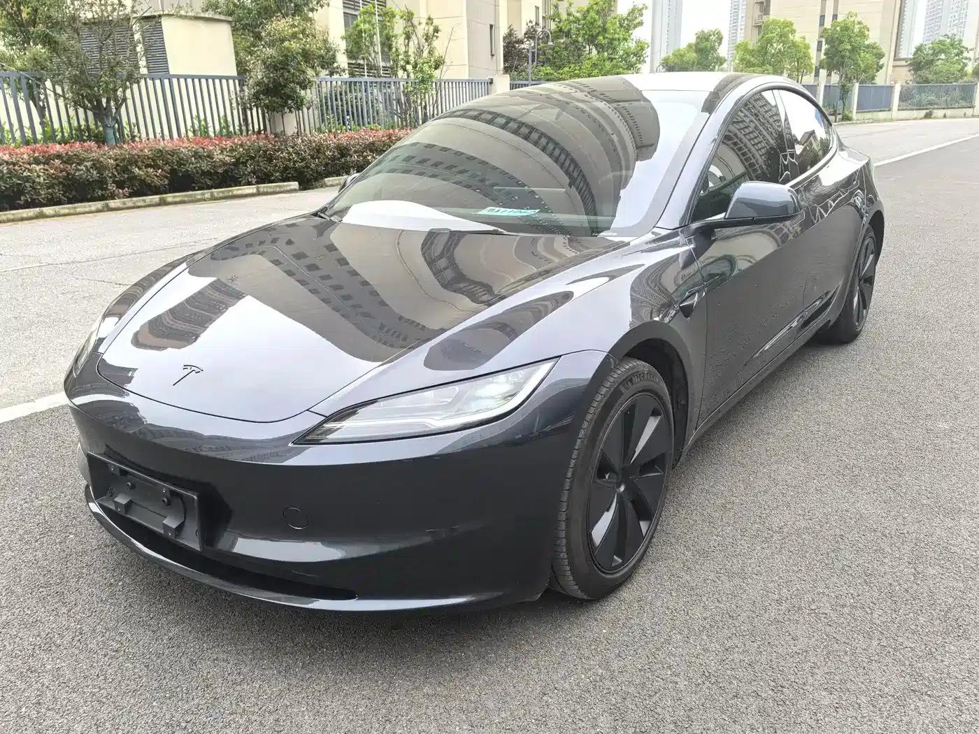 Model 3 2023 Rear-Wheel Drive — миниатюра 1