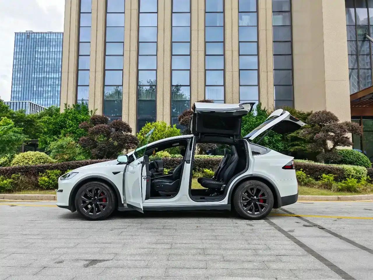 2023 Model X Tri-Motor All-Wheel Drive Plaid Edition — миниатюра 15