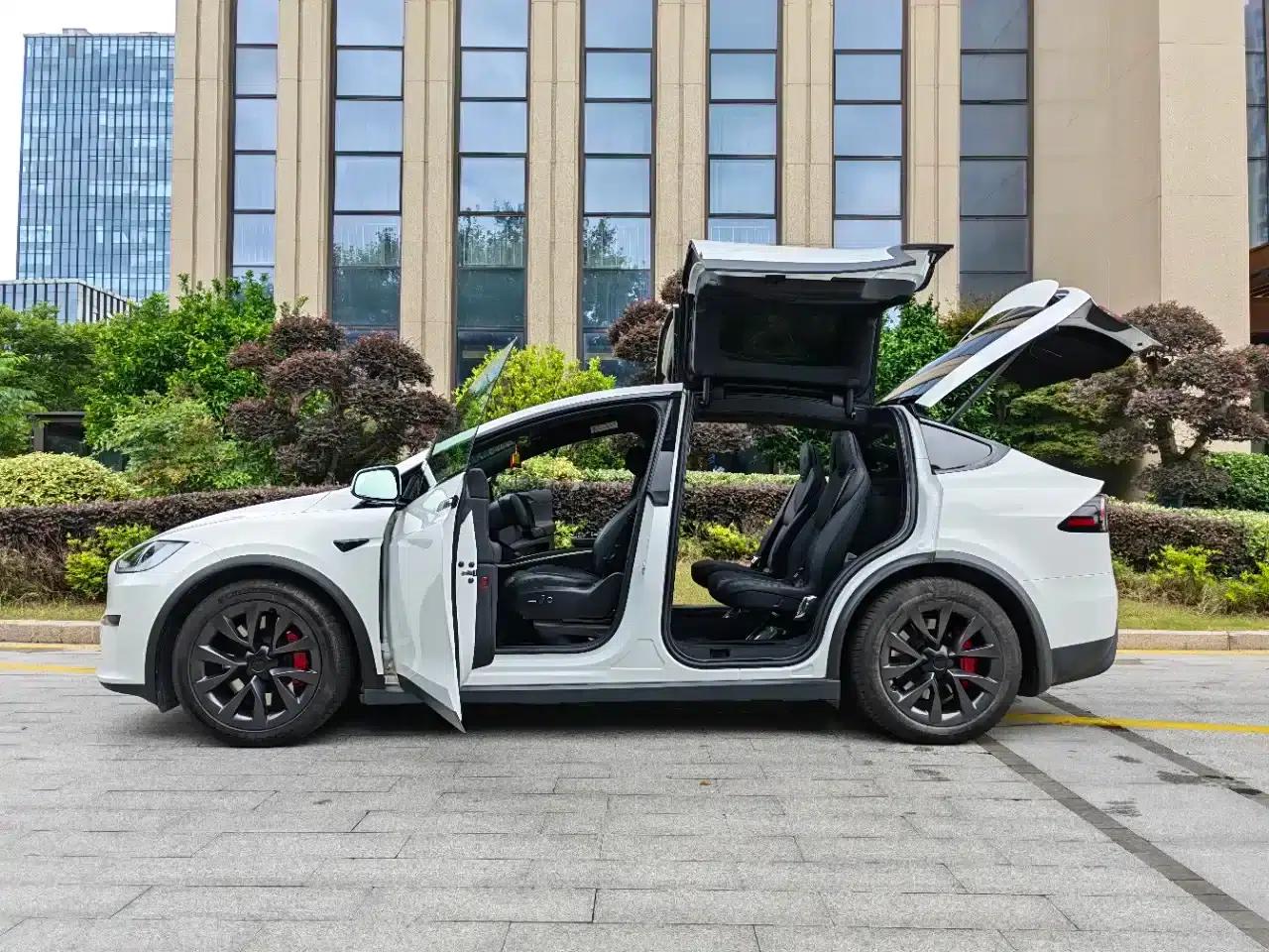 2023 Model X Tri-Motor All-Wheel Drive Plaid Edition — миниатюра 4