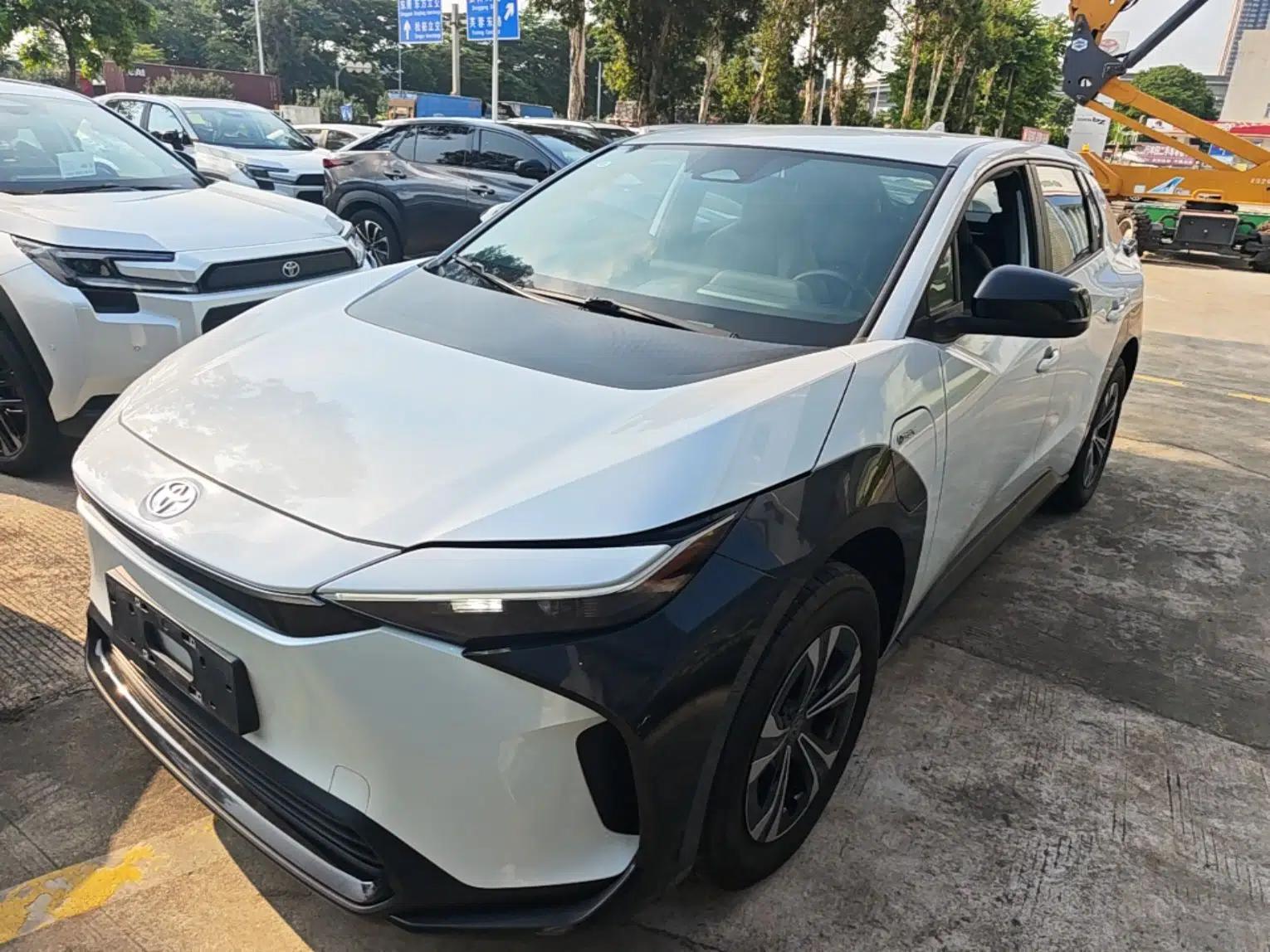 Toyota BZ 4X 2024 615 AIR Edition — миниатюра 1