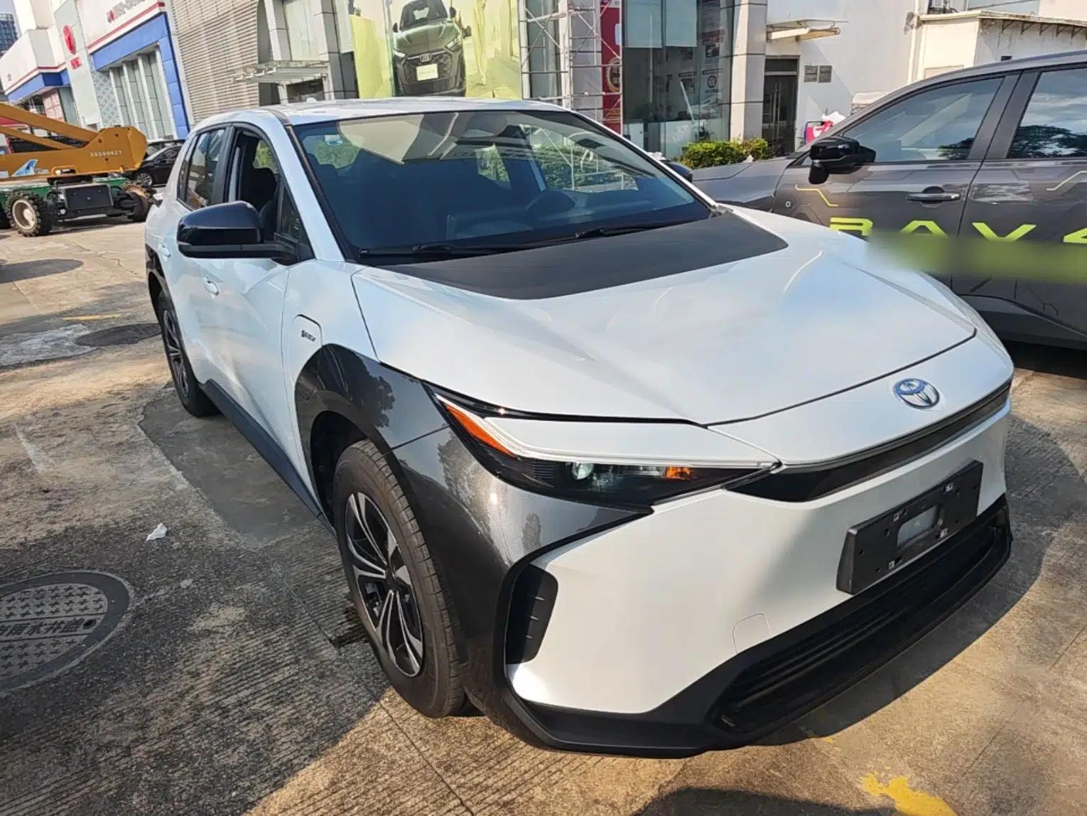 Toyota BZ 4X 2024 615 AIR Edition — миниатюра 3