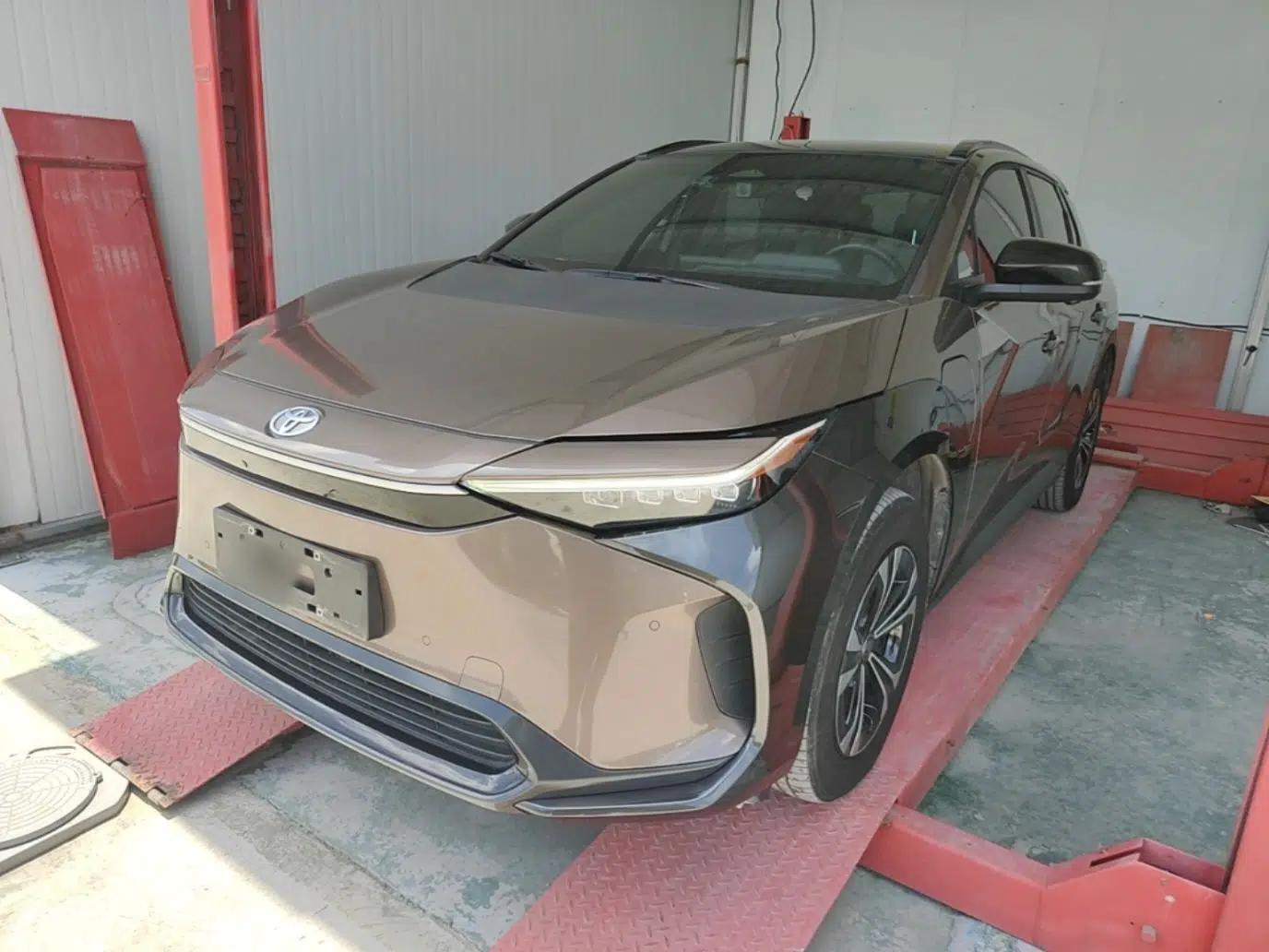 Toyota FAW bZ4X 2022 Two-Wheel Drive Long-Range PRO Version — миниатюра 1