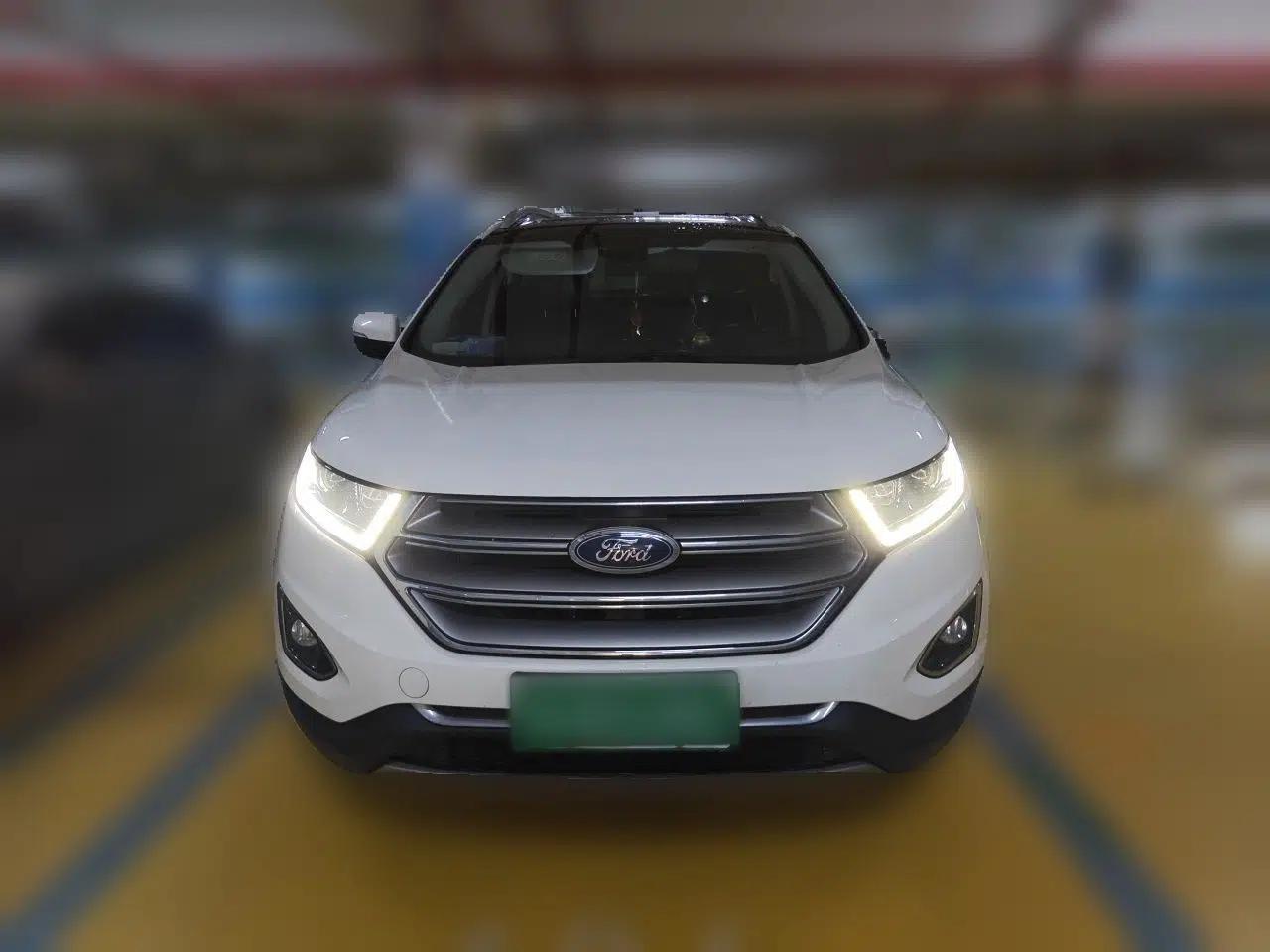 Ford Edge 2016 EcoBoost 245 Two-Wheel-Drive Titanium 7-Seater — миниатюра 2