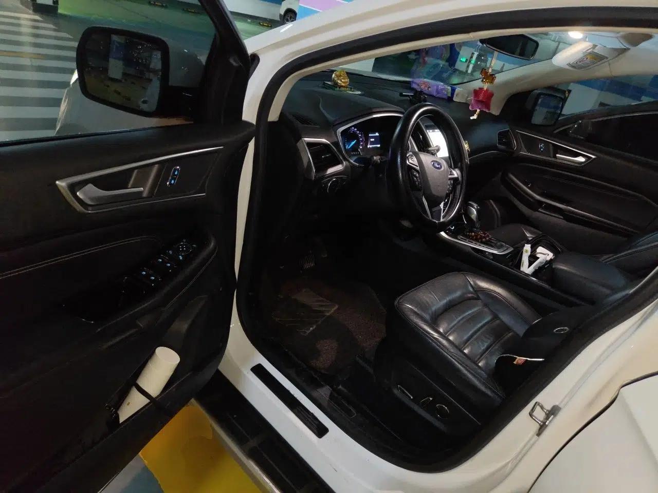Ford Edge 2016 EcoBoost 245 Two-Wheel-Drive Titanium 7-Seater — миниатюра 16