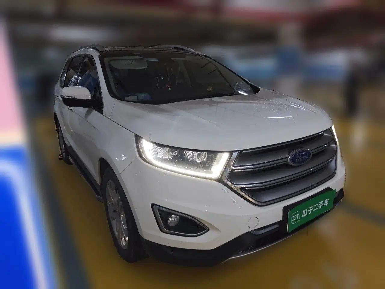 Ford Edge 2016 EcoBoost 245 Two-Wheel-Drive Titanium 7-Seater — миниатюра 3