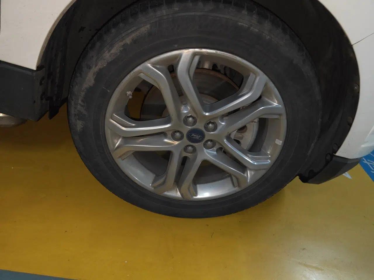 Ford Edge 2016 EcoBoost 245 Two-Wheel-Drive Titanium 7-Seater — миниатюра 8