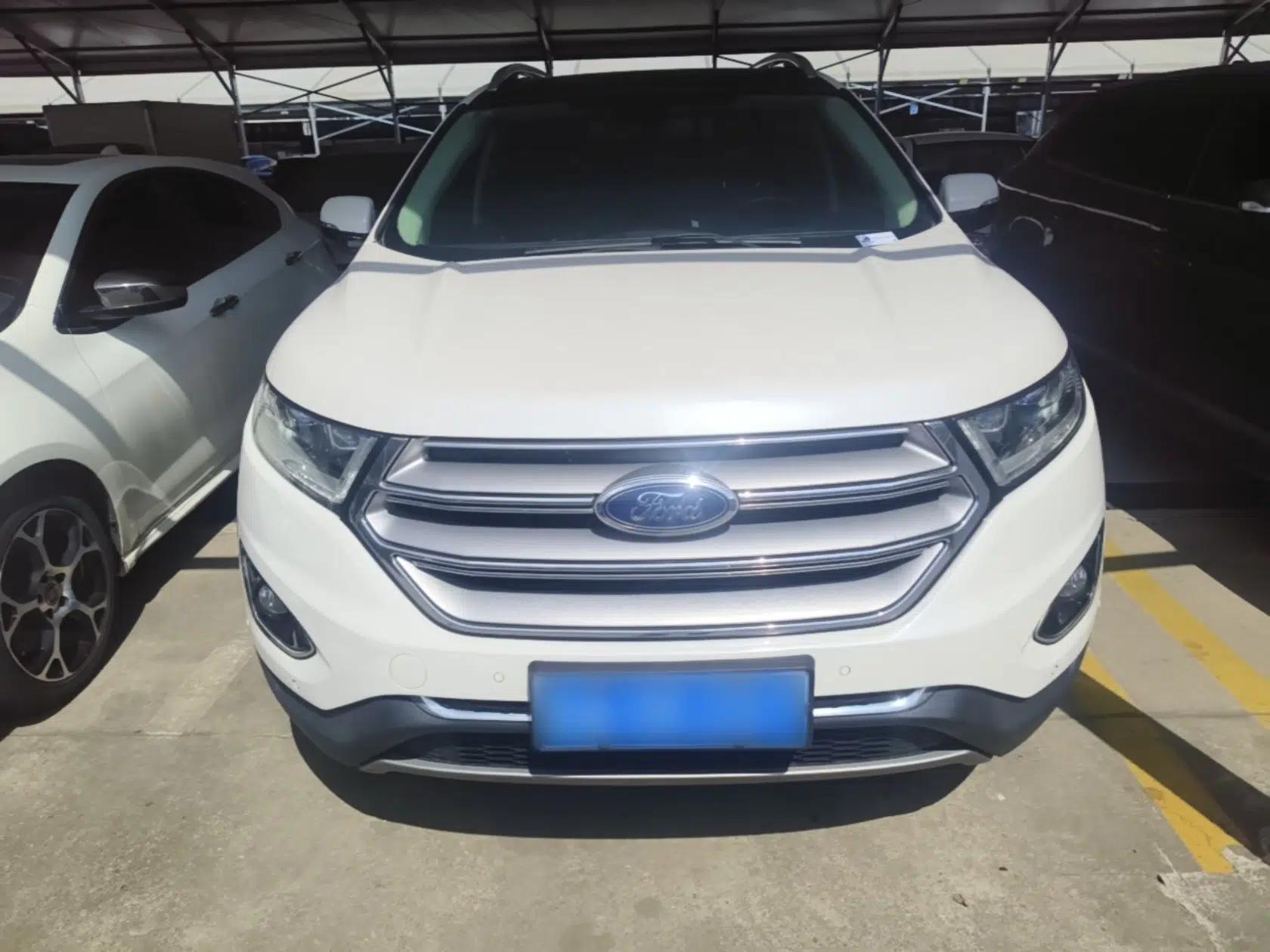 Ford Edge 2016 EcoBoost 245 Four-Wheel Drive Titanium 7-Seater — миниатюра 2