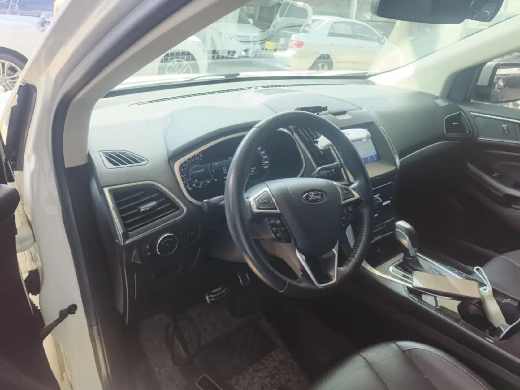Ford Edge 2016 EcoBoost 245 Four-Wheel Drive Titanium 7-Seater — миниатюра 12