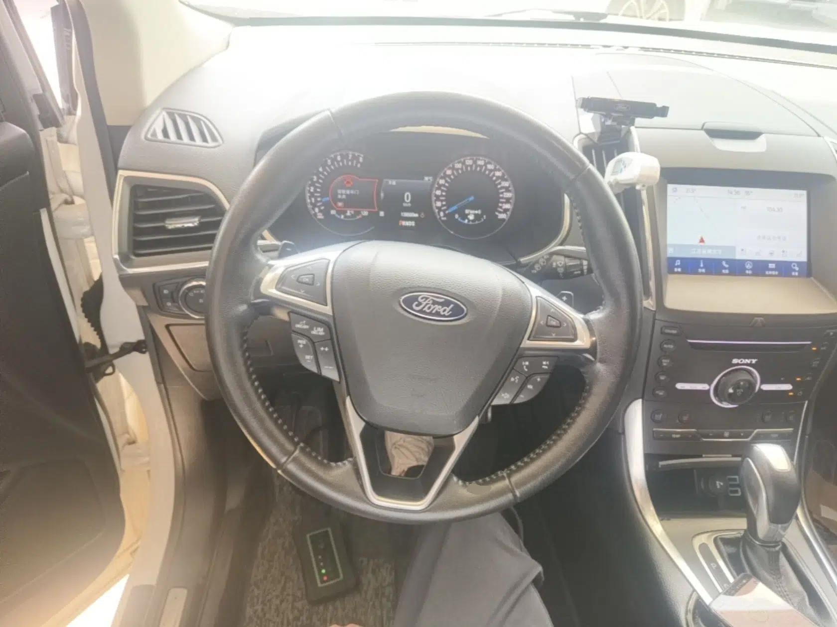 Ford Edge 2016 EcoBoost 245 Four-Wheel Drive Titanium 7-Seater — миниатюра 13