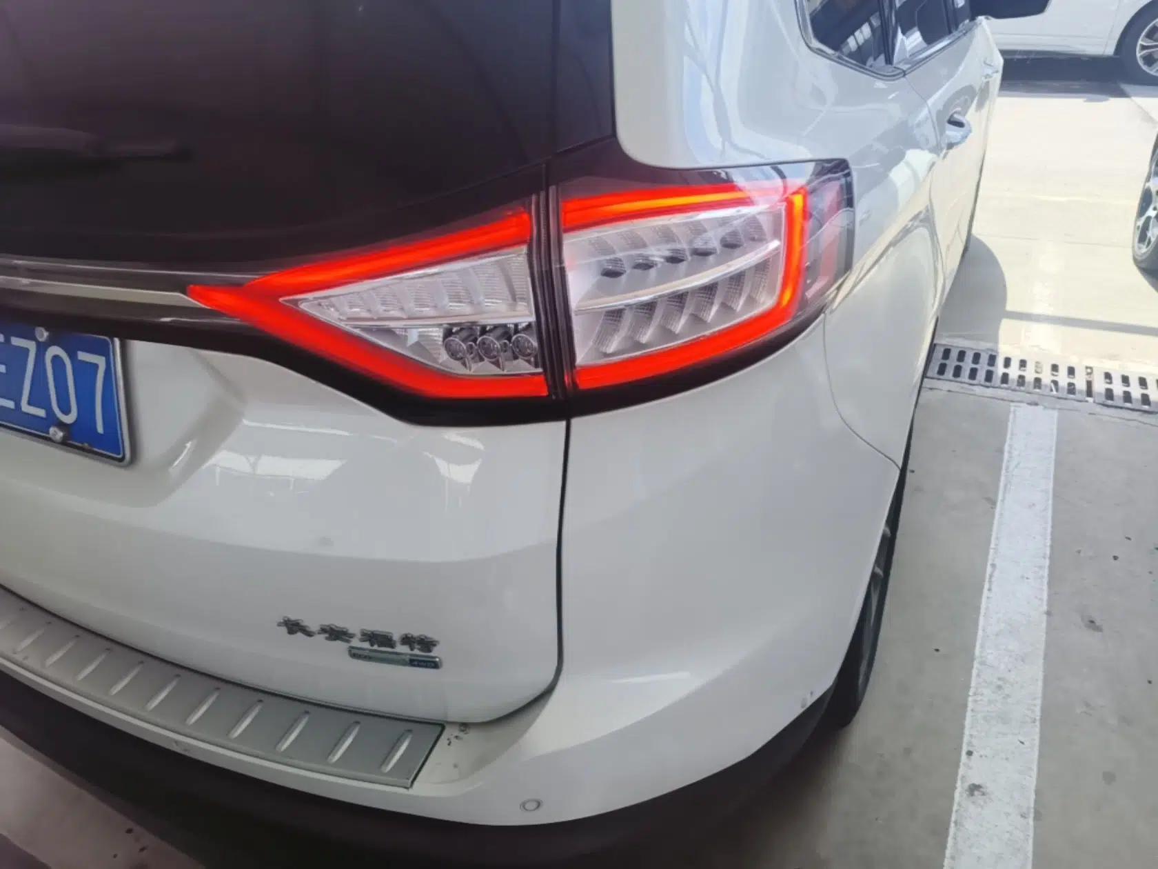 Ford Edge 2016 EcoBoost 245 Four-Wheel Drive Titanium 7-Seater — миниатюра 9