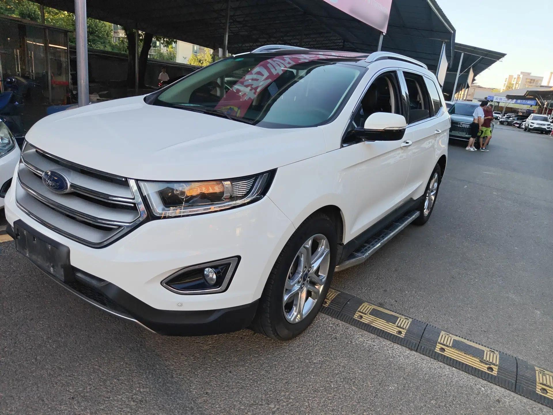 Ford Edge 2016 EcoBoost 245 Two-Wheel-Drive Titanium 7-Seater — миниатюра 2