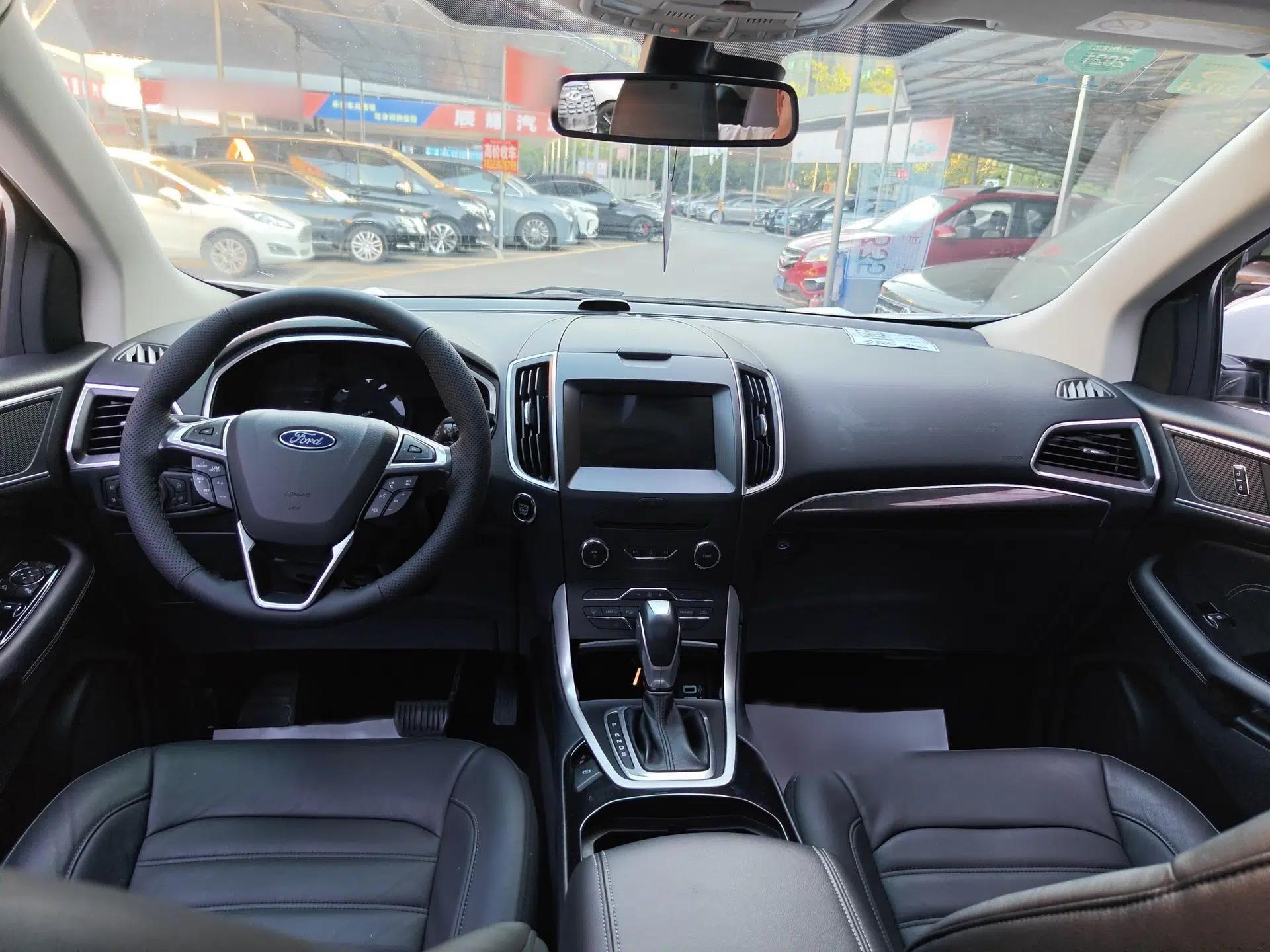 Ford Edge 2016 EcoBoost 245 Two-Wheel-Drive Titanium 7-Seater — миниатюра 17
