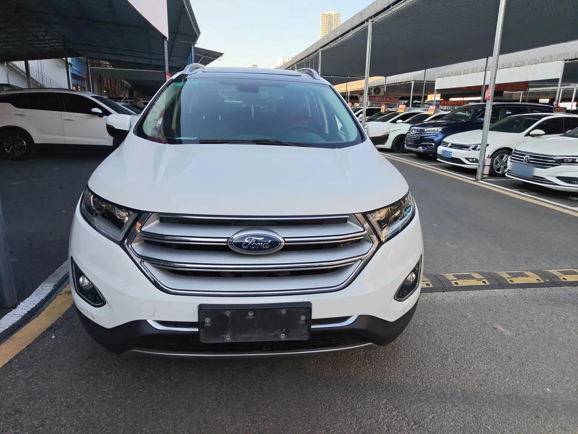Ford Edge 2016 EcoBoost 245 Two-Wheel-Drive Titanium 7-Seater — миниатюра 3
