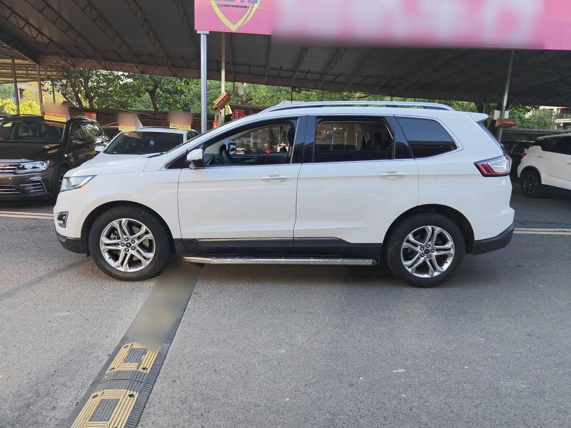 Ford Edge 2016 EcoBoost 245 Two-Wheel-Drive Titanium 7-Seater — миниатюра 4