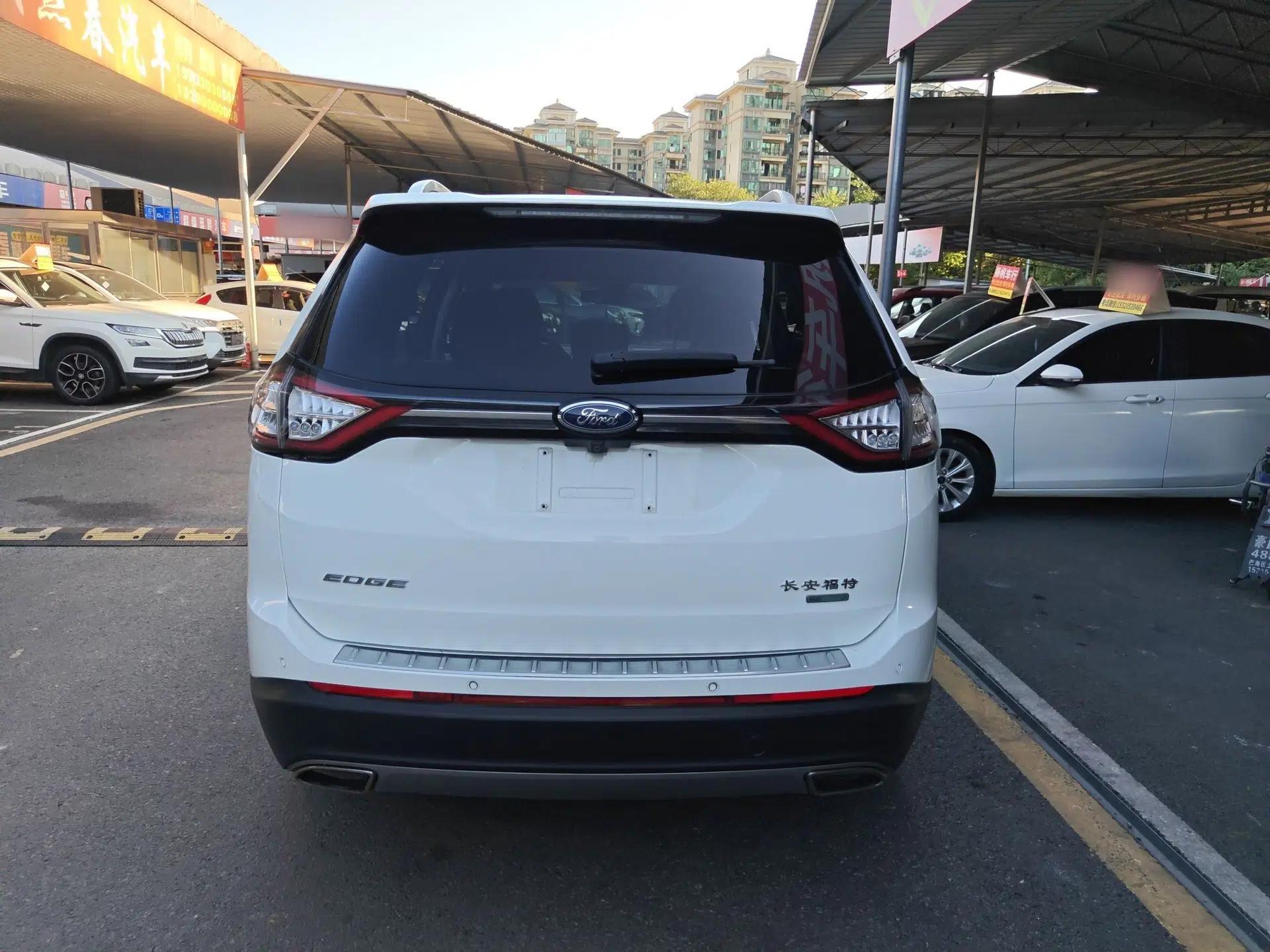 Ford Edge 2016 EcoBoost 245 Two-Wheel-Drive Titanium 7-Seater — миниатюра 5