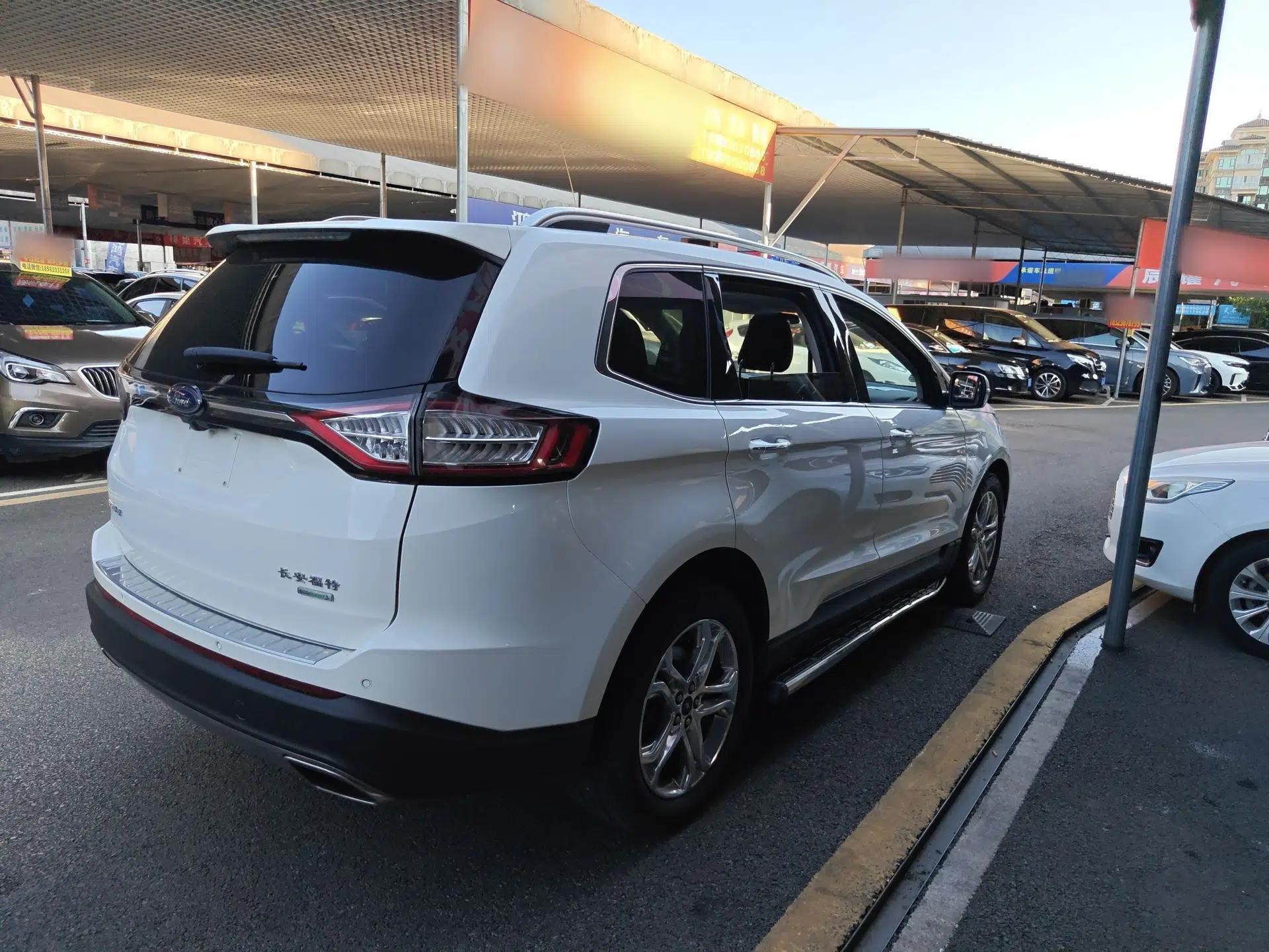 Ford Edge 2016 EcoBoost 245 Two-Wheel-Drive Titanium 7-Seater — миниатюра 6