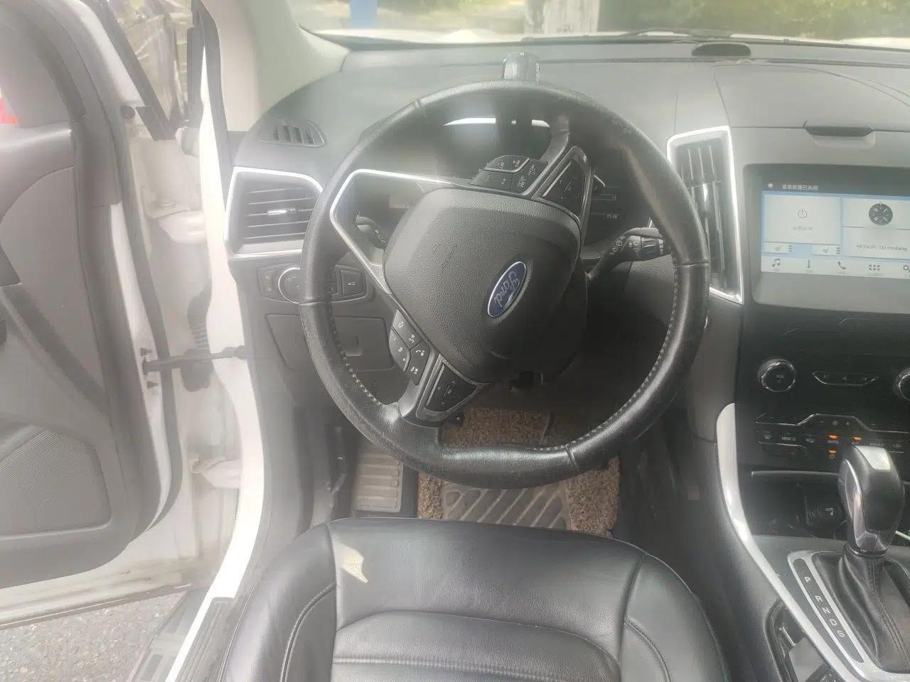 Ford Edge 2016 EcoBoost 245 Two-Wheel-Drive Titanium 7-Seater — миниатюра 7