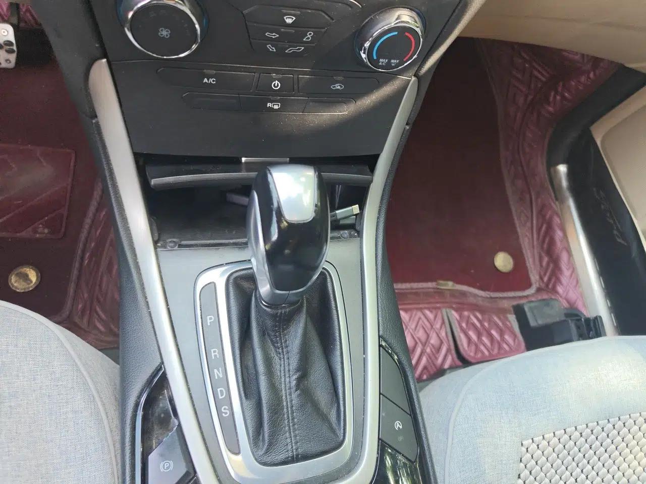 Ford Edge 2015 2.0T GTDi Two-Wheel-Drive Elite Edition — миниатюра 14