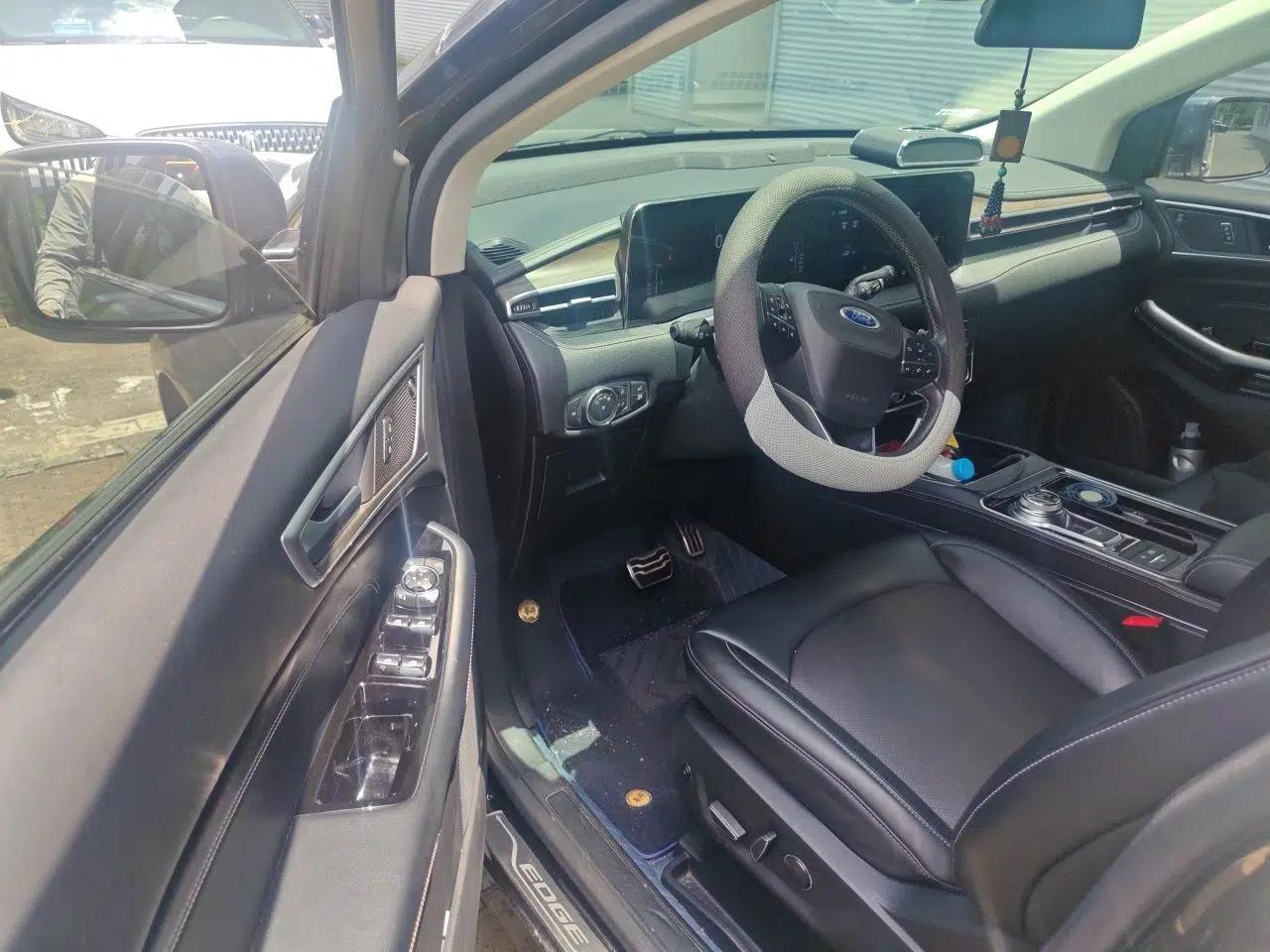 Ford Edge 2021 PLUS EcoBoost 245 Two-Wheel-Drive Titanium 7-Seater — миниатюра 16