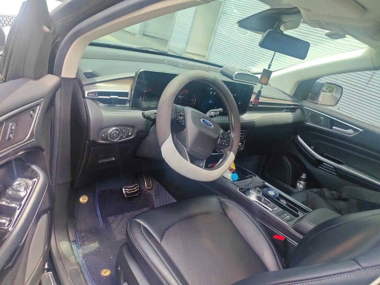 Ford Edge 2021 PLUS EcoBoost 245 Two-Wheel-Drive Titanium 7-Seater — миниатюра 10
