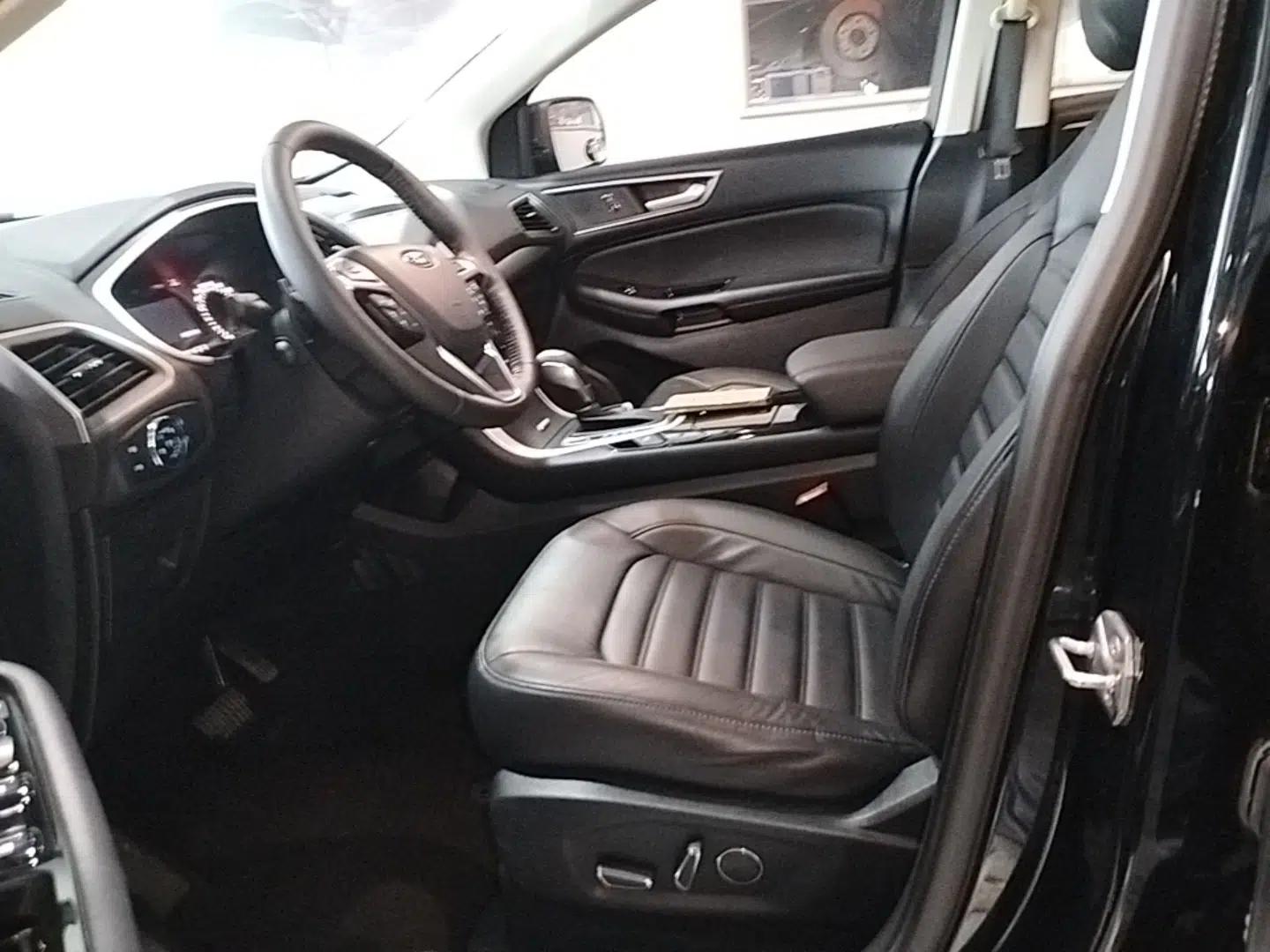 Ford Edge 2018 EcoBoost 245 Two-Wheel-Drive Platinum Edition 7-Seater China V Emission Standard — миниатюра 17