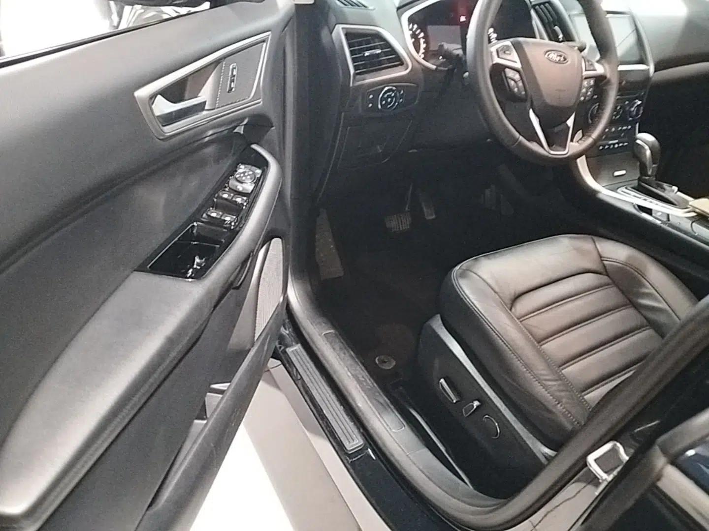 Ford Edge 2018 EcoBoost 245 Two-Wheel-Drive Platinum Edition 7-Seater China V Emission Standard — миниатюра 18