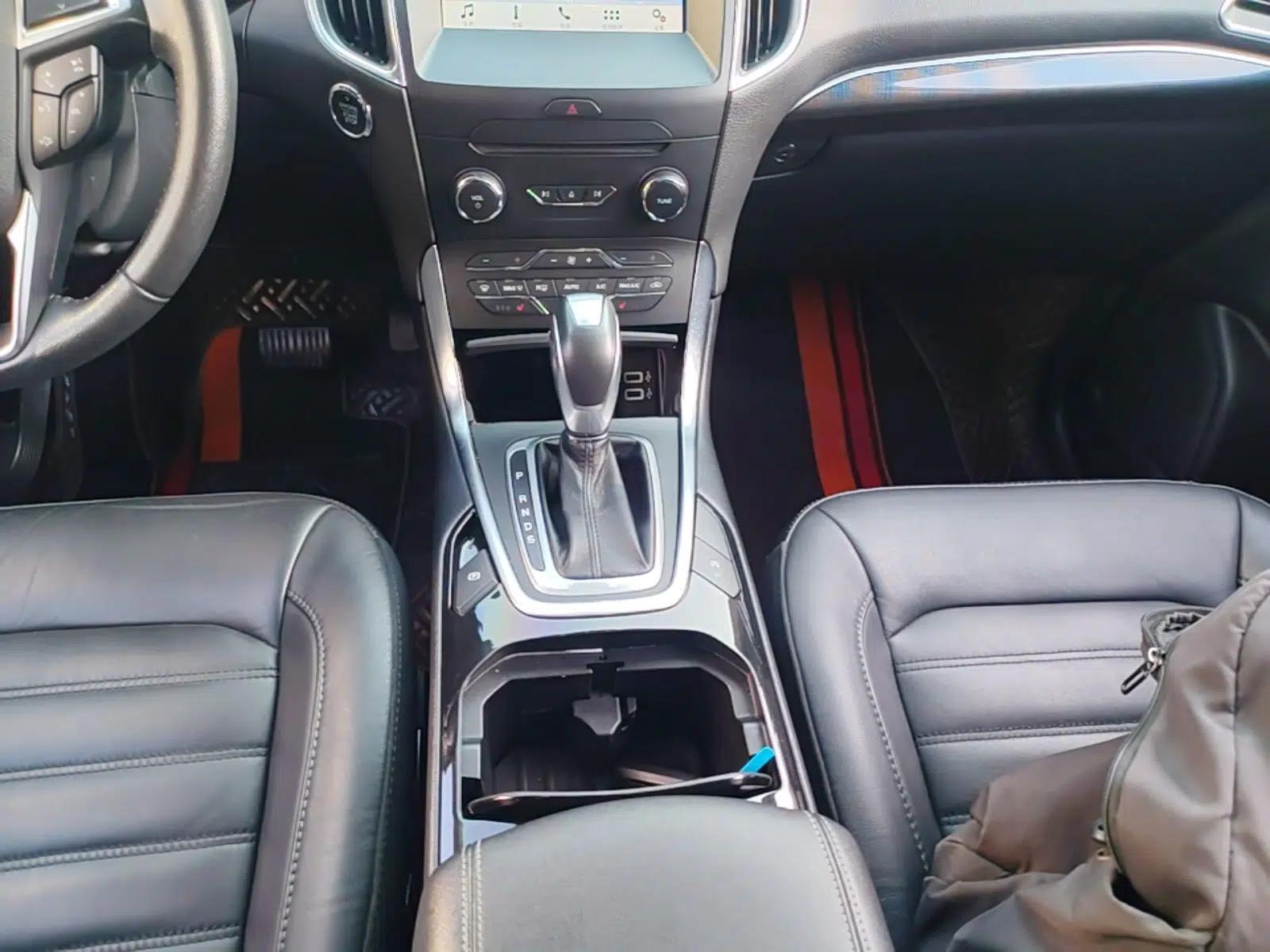 Ford Edge 2018 EcoBoost 245 Two-Wheel-Drive Titanium 7-Seater China V Standard — миниатюра 16