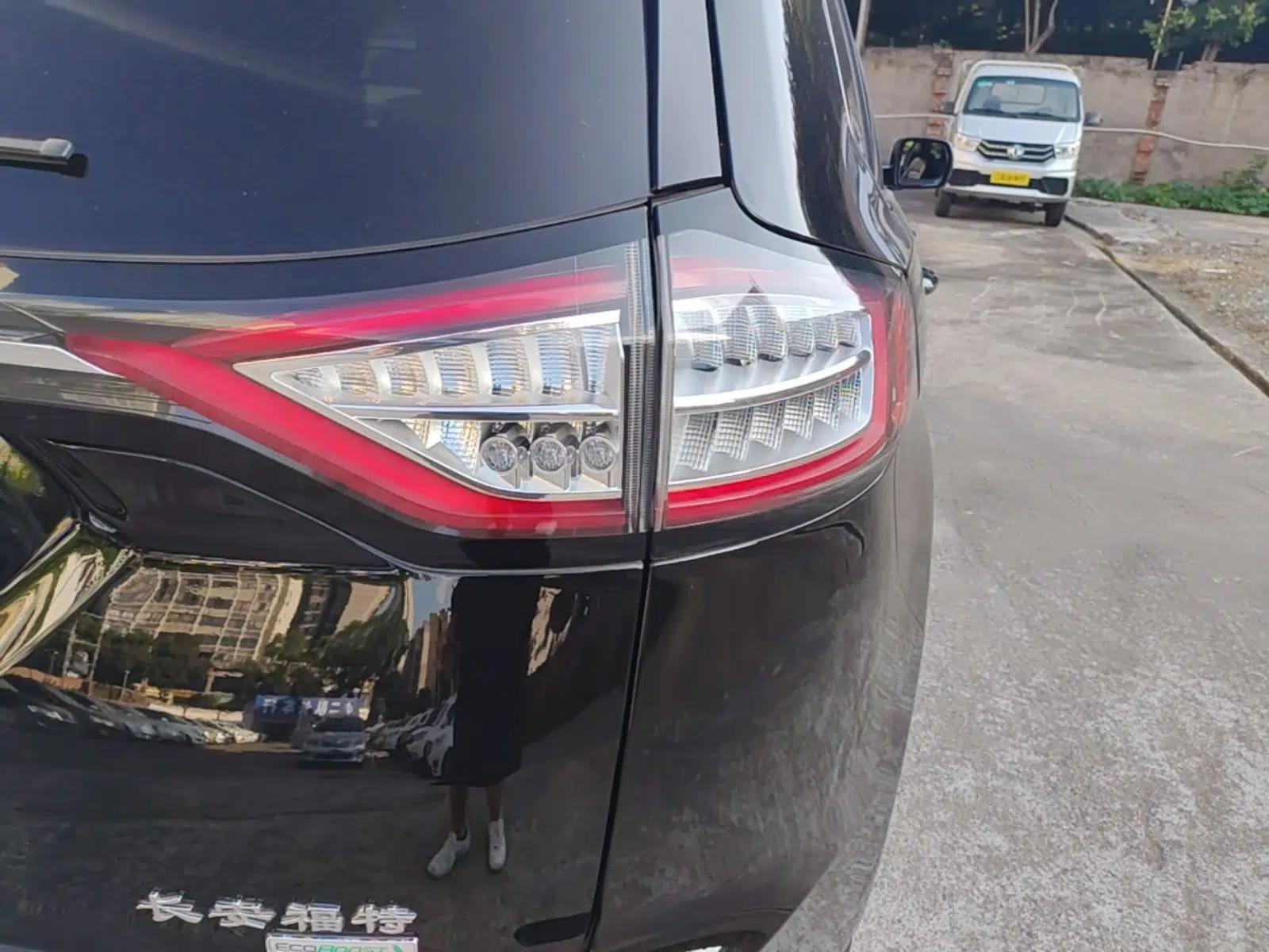 Ford Edge 2018 EcoBoost 245 Two-Wheel-Drive Titanium 7-Seater China V Standard — миниатюра 9