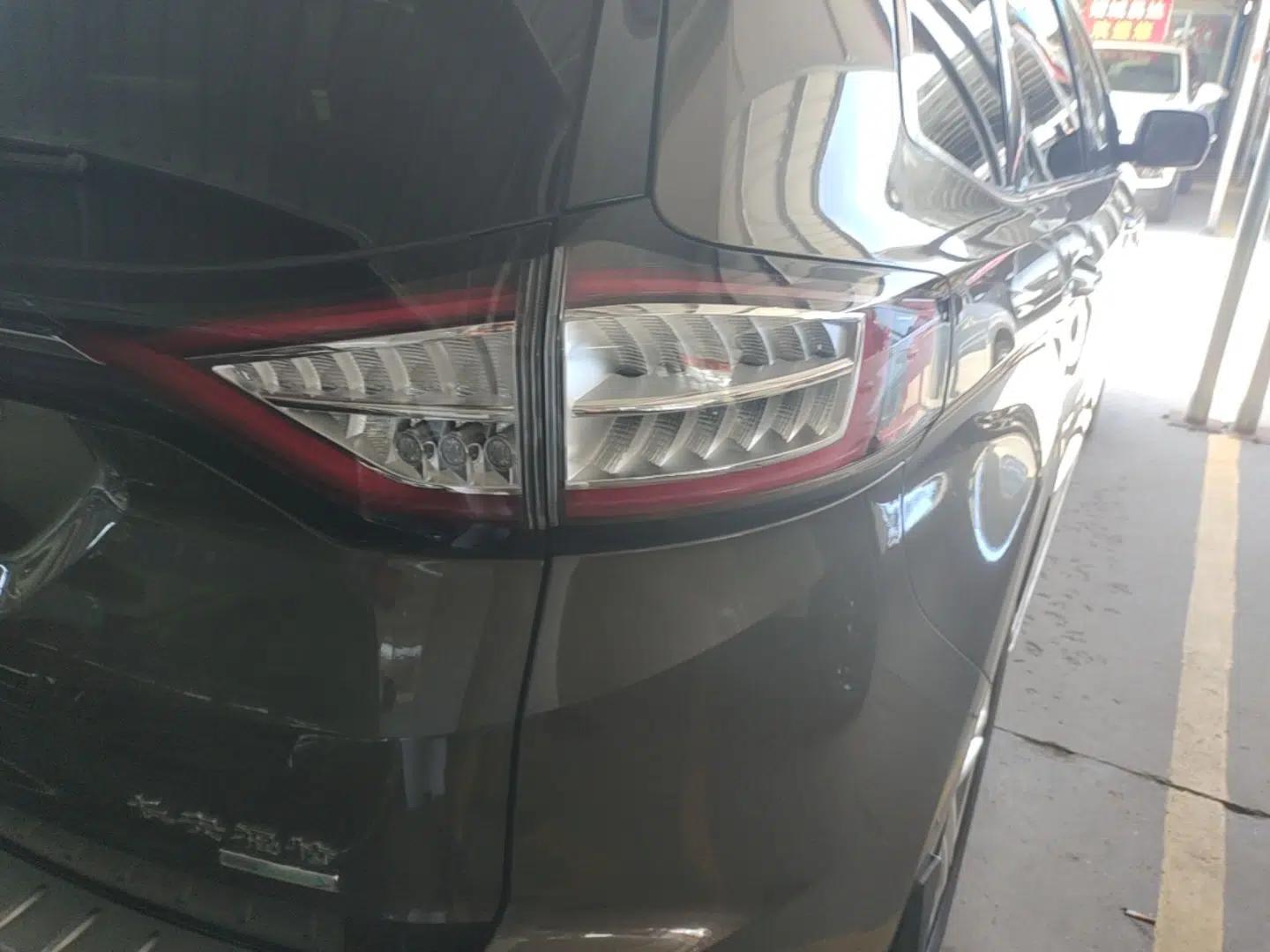 Ford Edge 2018 EcoBoost 245 Two-Wheel-Drive Titanium 7-Seater China V Standard — миниатюра 9
