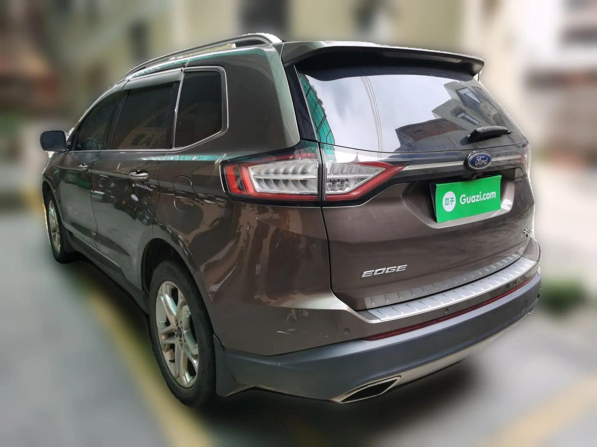 Ford Edge 2016 EcoBoost 245 Two-Wheel-Drive Titanium 7-Seater — миниатюра 4