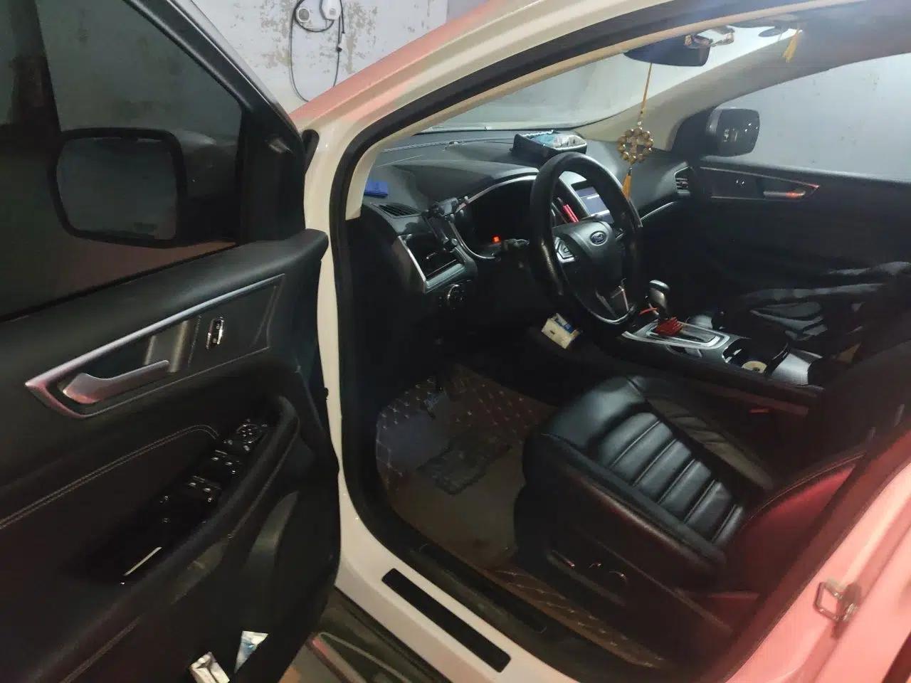 Ford Edge 2016 EcoBoost 245 Two-Wheel-Drive Titanium 7-Seater — миниатюра 16