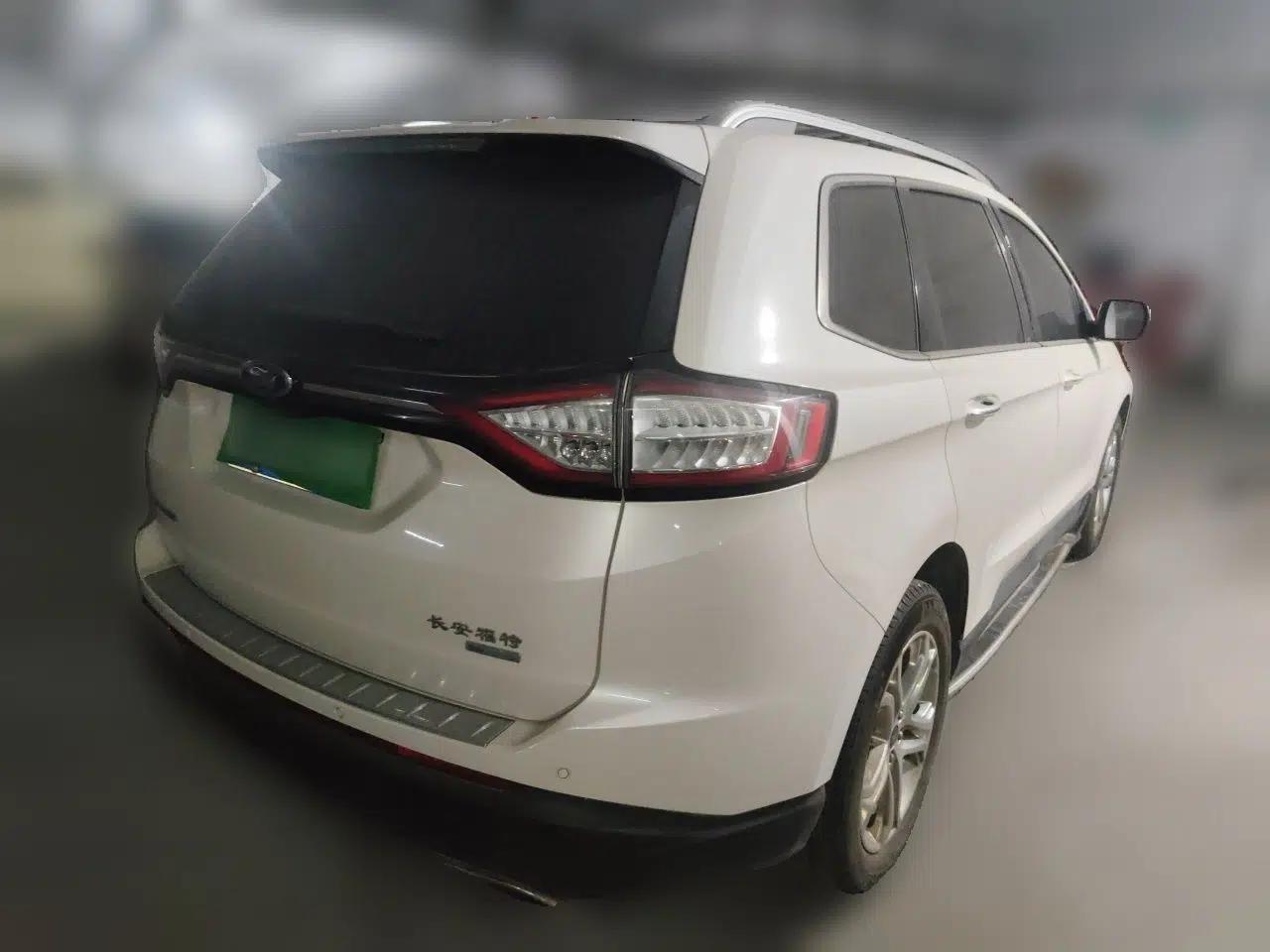 Ford Edge 2016 EcoBoost 245 Two-Wheel-Drive Titanium 7-Seater — миниатюра 6