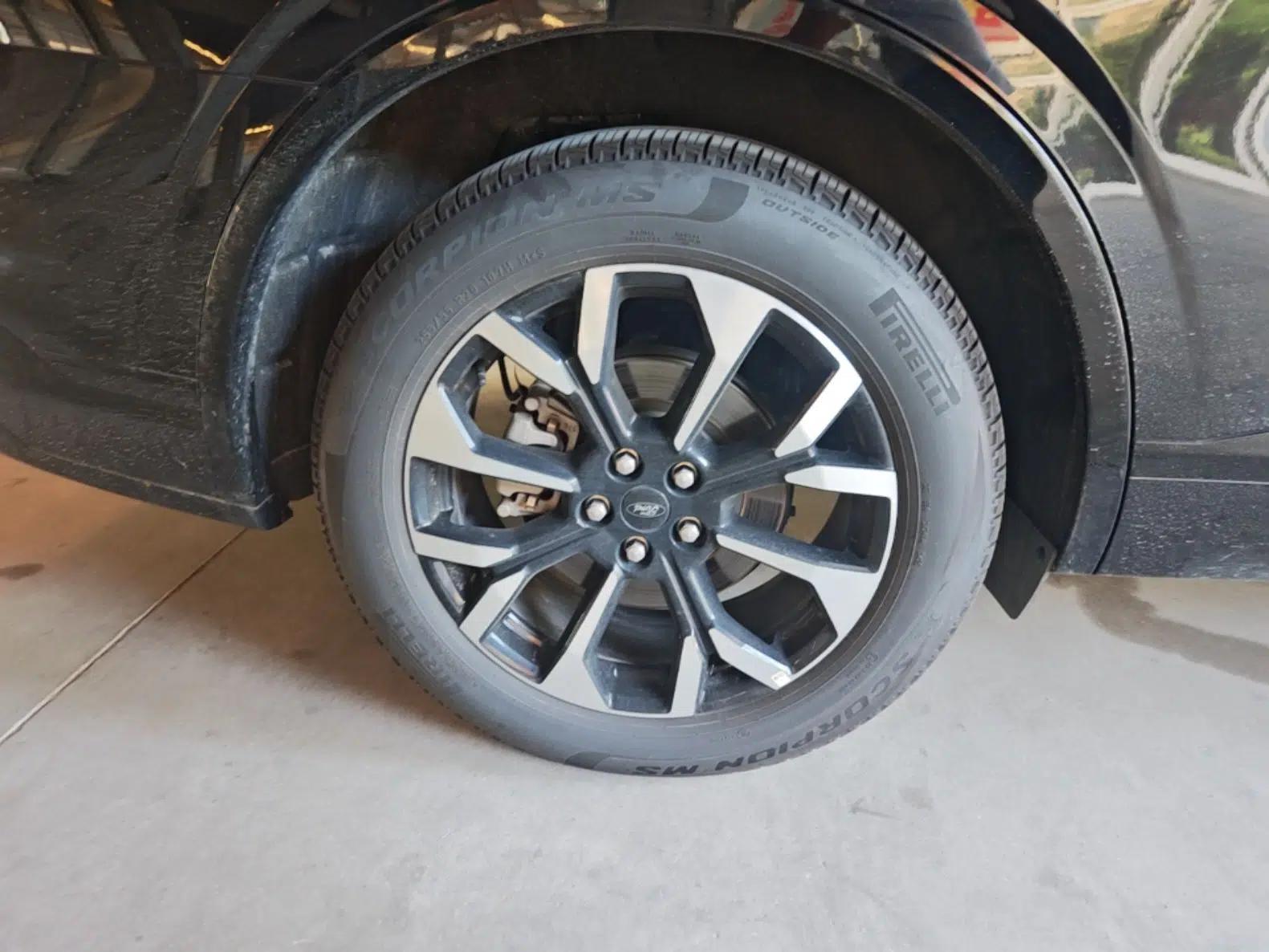 Ford Edge 2026 Model Explorer L 2.0T EcoBoost E Hybrid Four-Wheel Drive Seven-Seat Ultimate — миниатюра 11