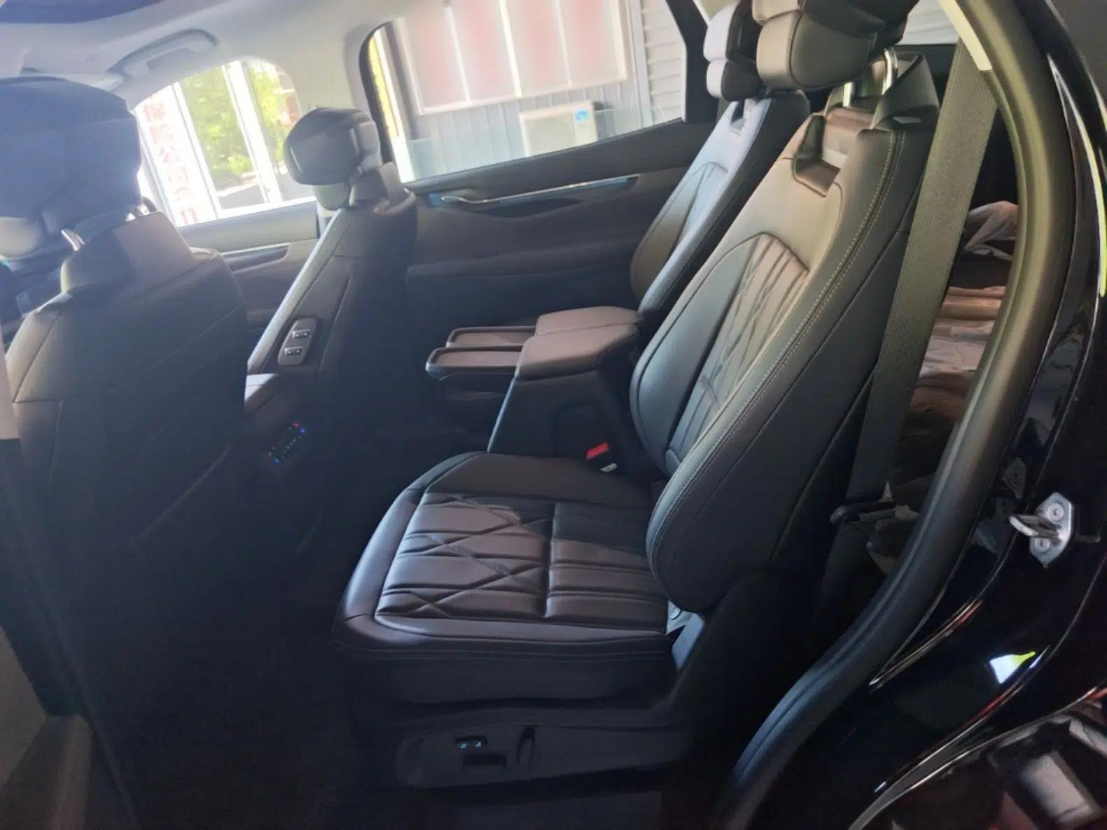 Ford Edge 2026 Model Explorer L 2.0T EcoBoost E Hybrid Four-Wheel Drive Seven-Seat Ultimate — миниатюра 20