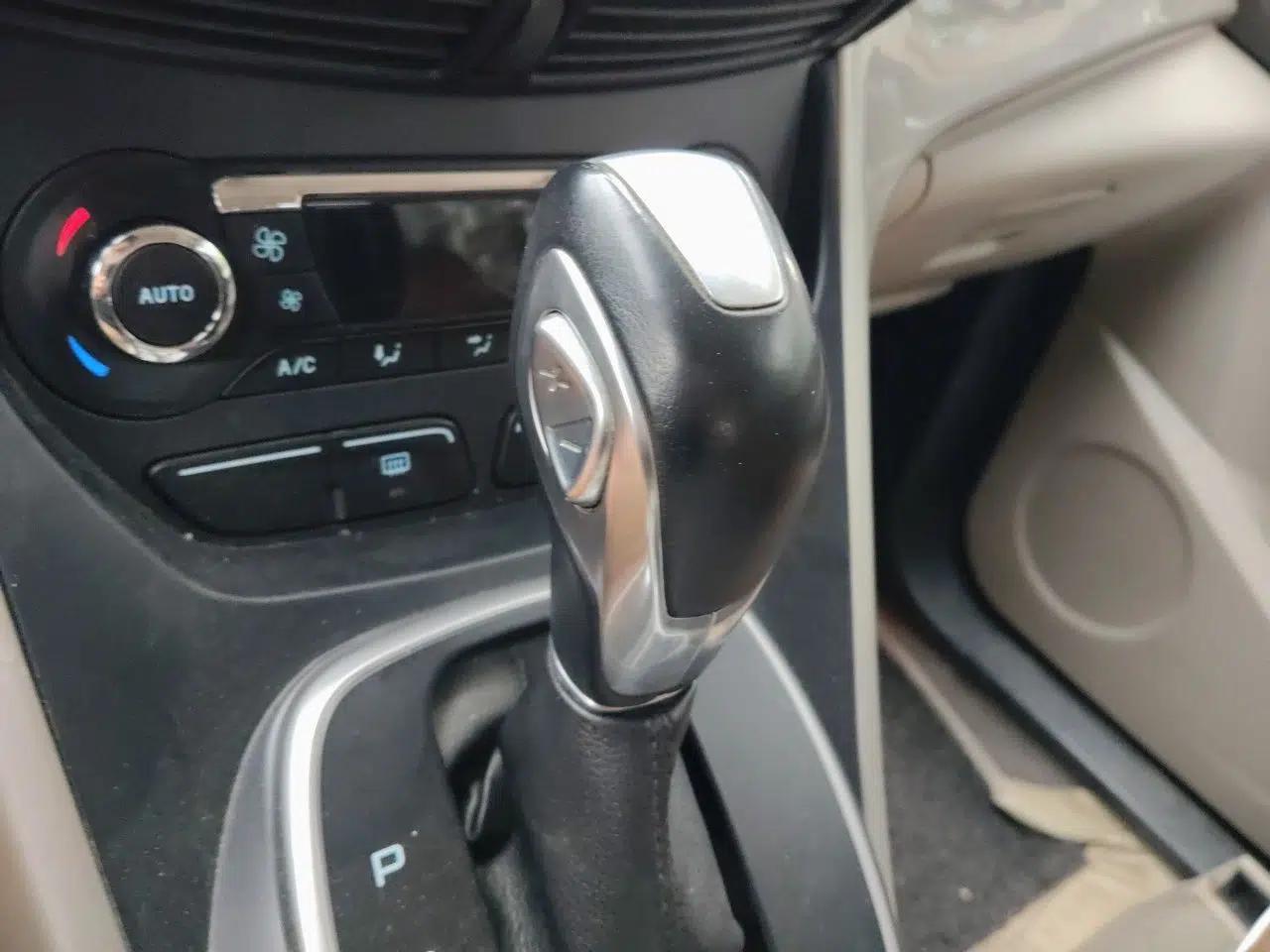 Ford Kuga 2013 1.6L GTDi 4x4 Elite Model — миниатюра 14