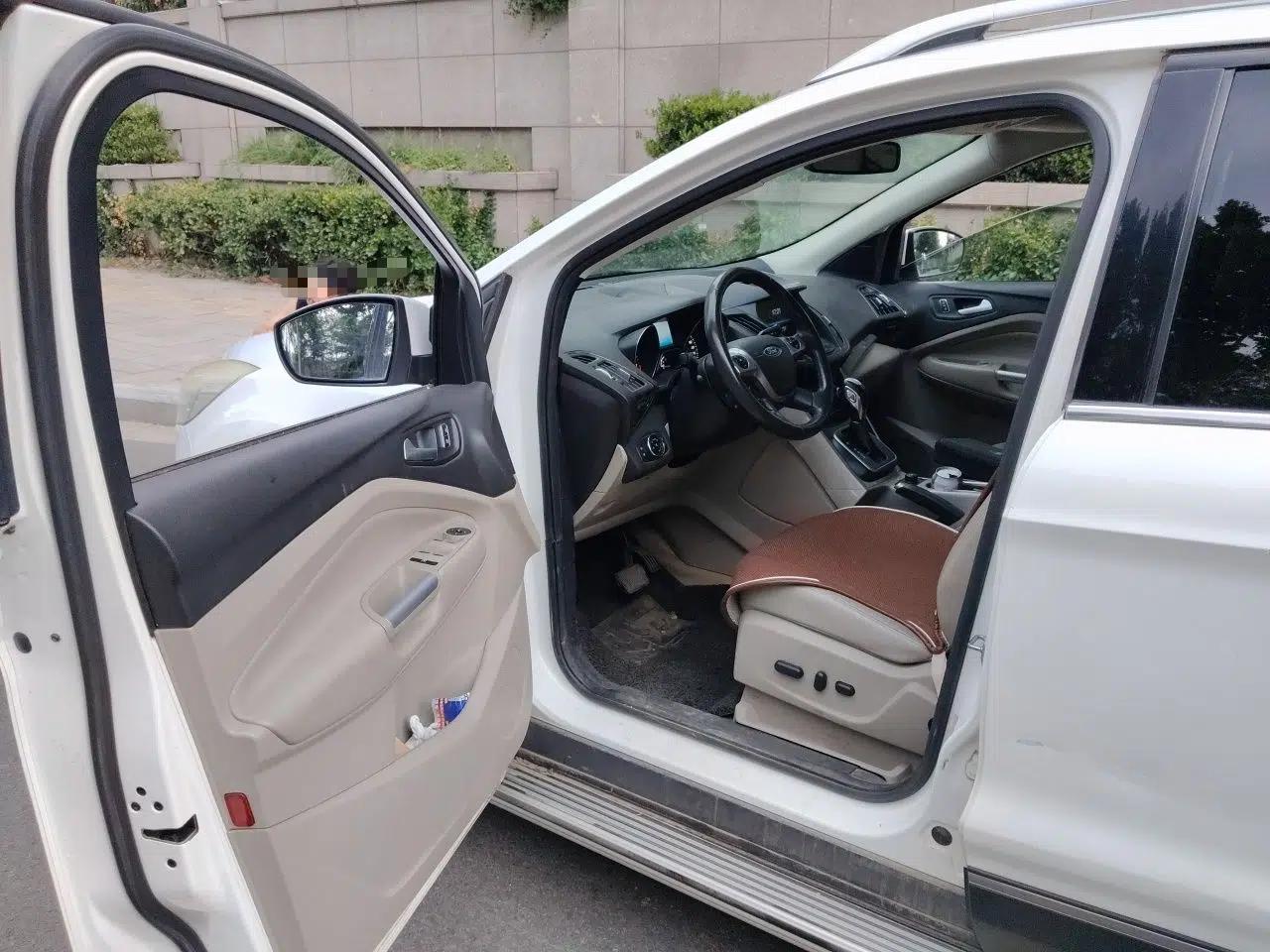 Ford Kuga 2013 1.6L GTDi 4x4 Elite Model — миниатюра 16