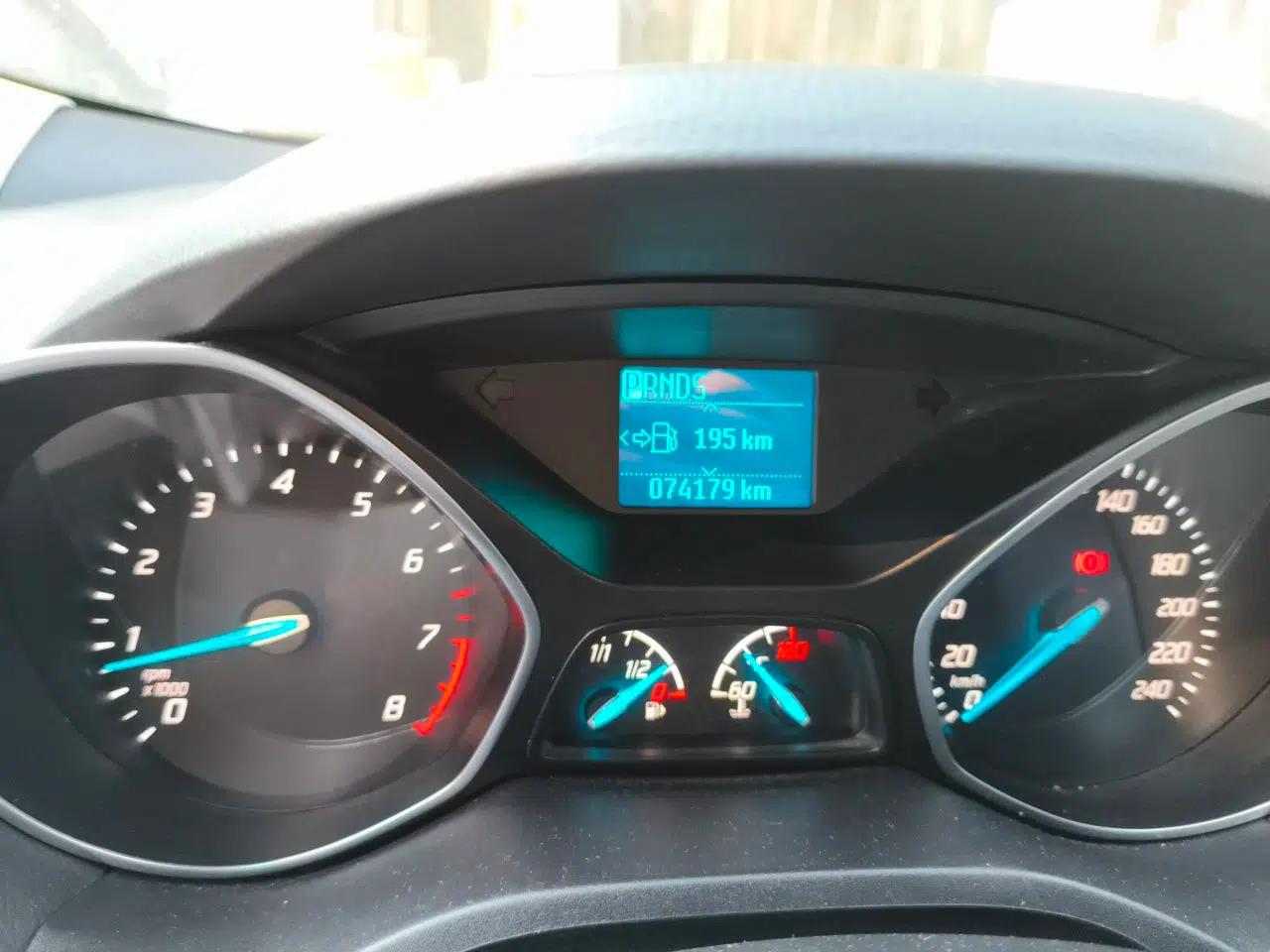 Ford Kuga 2015 1.5L GTDi Two-Wheel-Drive Comfort Model — миниатюра 12