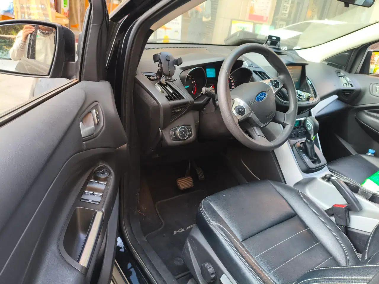 Ford Kuga 2015 1.5L GTDi Two-Wheel-Drive Comfort Model — миниатюра 16