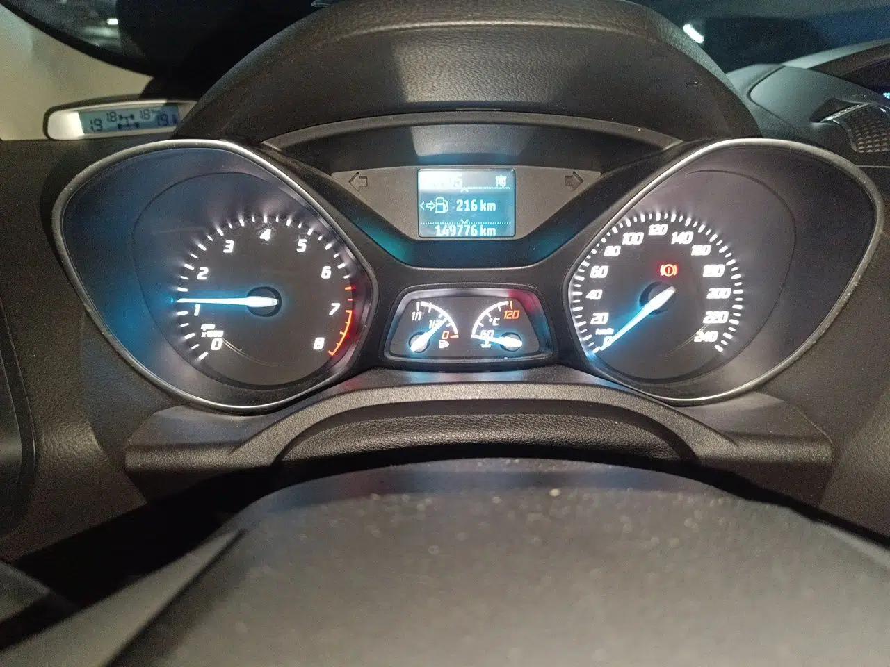 Ford Kuga 2013 1.6L GTDi Two-Wheel-Drive Trend Model — миниатюра 11