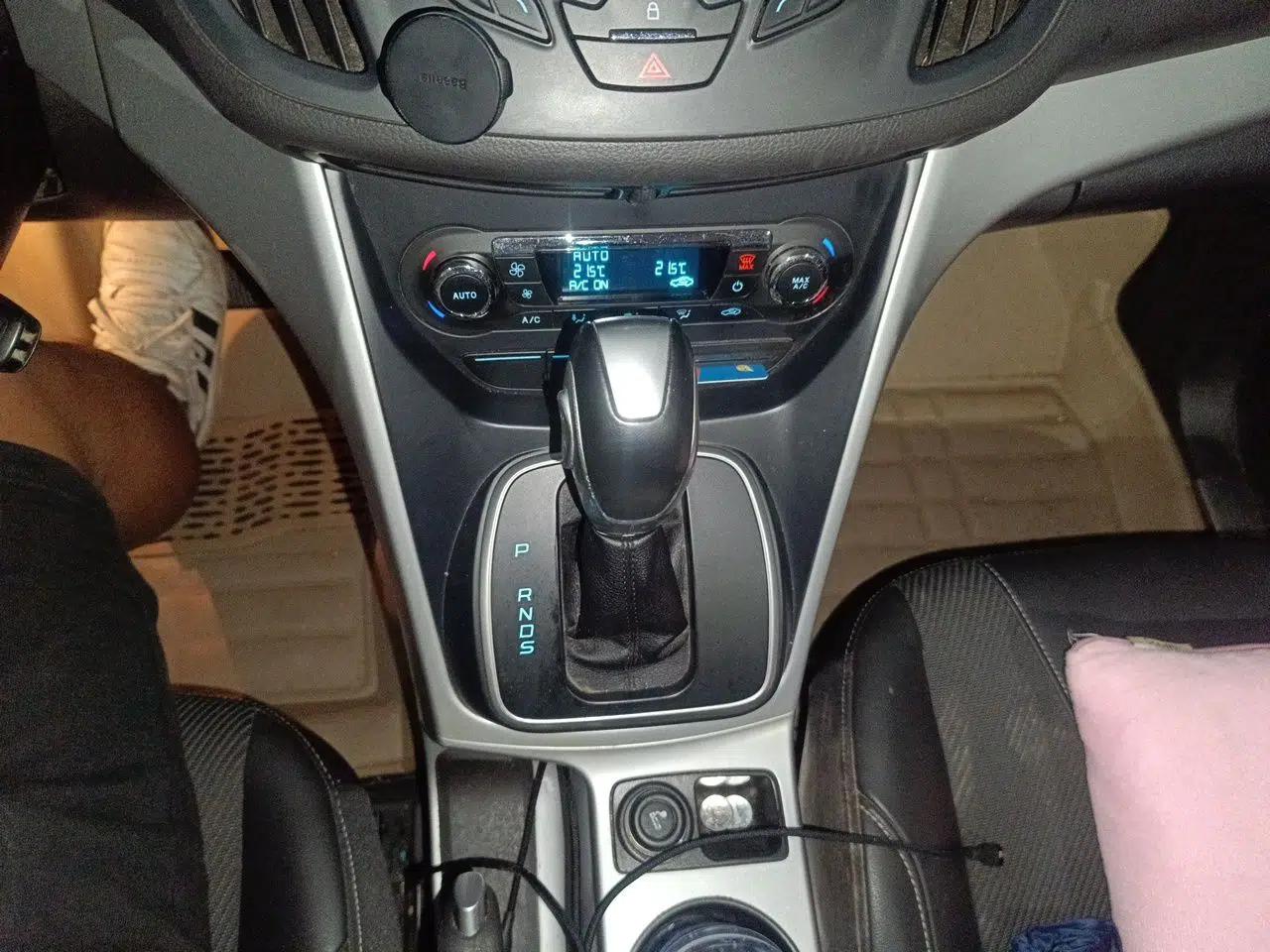 Ford Kuga 2013 1.6L GTDi Two-Wheel-Drive Trend Model — миниатюра 14