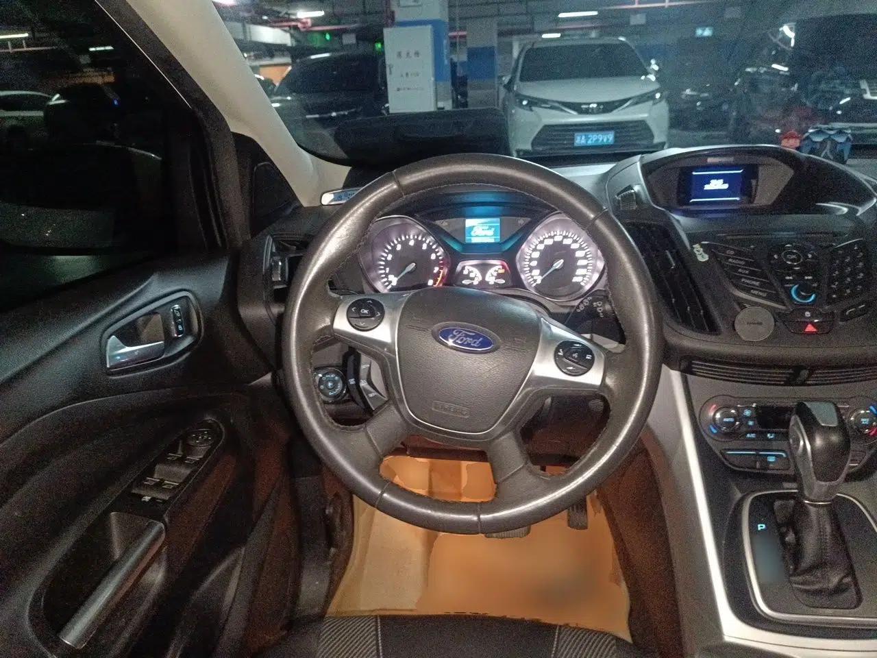 Ford Kuga 2013 1.6L GTDi Two-Wheel-Drive Trend Model — миниатюра 10