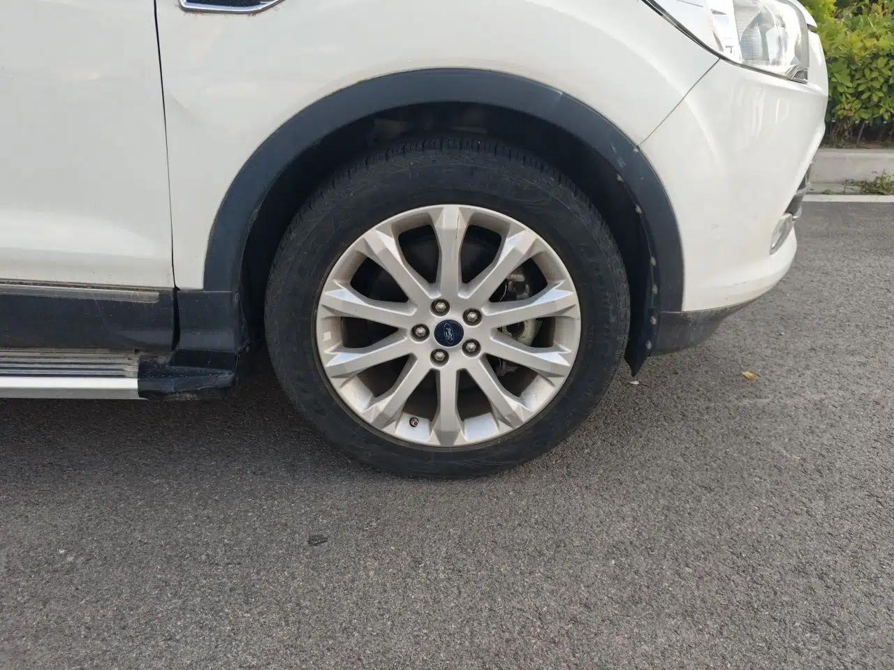 Ford Kuga 2013 1.6L GTDi 4x4 Elite Model — миниатюра 8