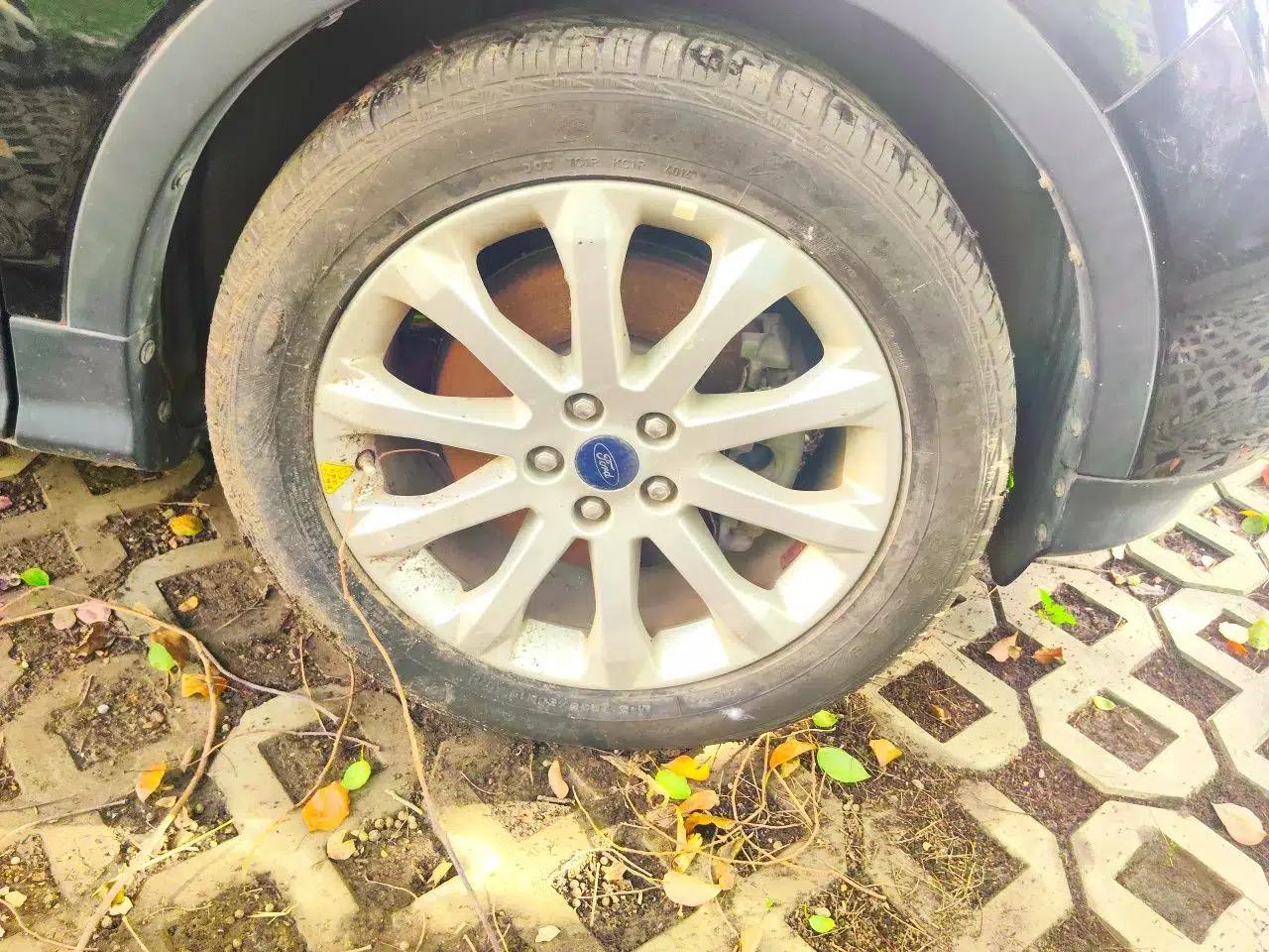 Ford Kuga 2013 2.0L GTDi Four-Wheel-Drive Elite Model — миниатюра 8