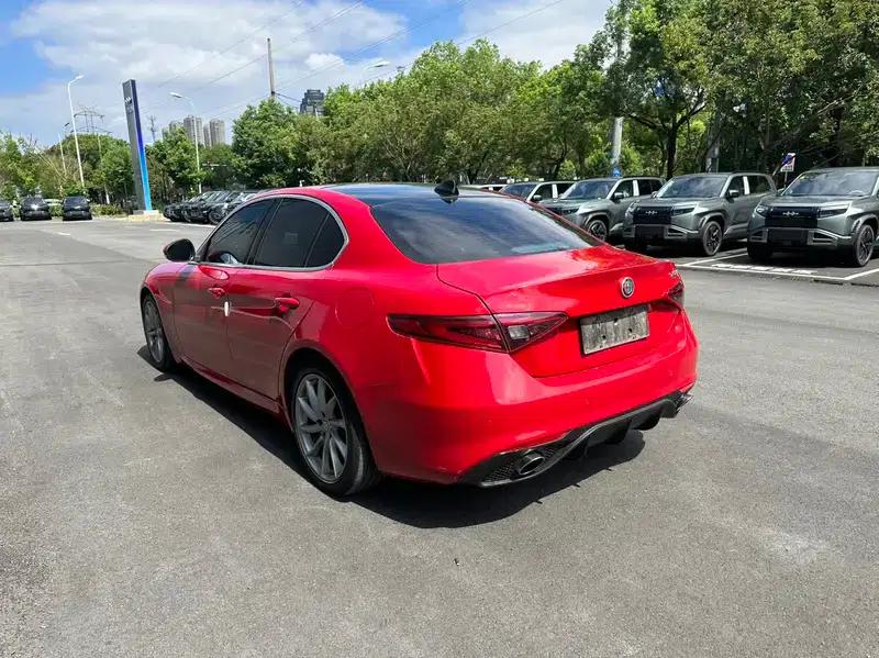Giulia Juliet 2017 2.0T 280HP Luxury Edition — миниатюра 4
