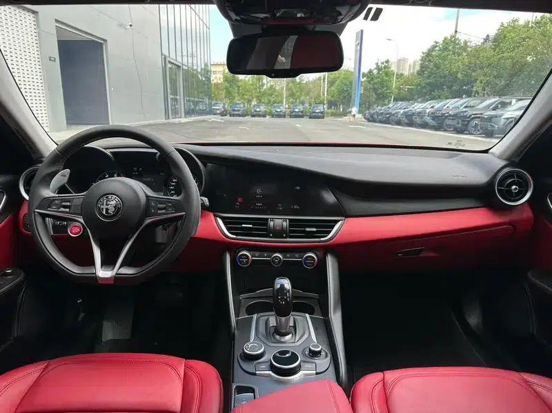 Giulia Juliet 2017 2.0T 280HP Luxury Edition — миниатюра 7