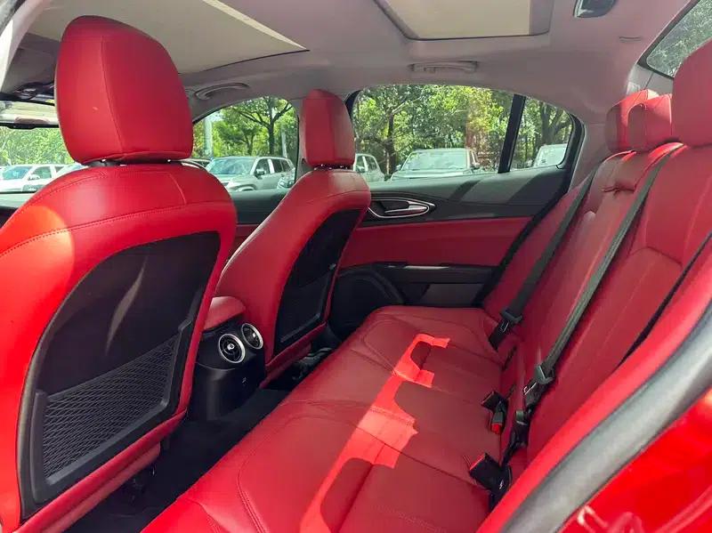 Giulia Juliet 2017 2.0T 280HP Luxury Edition — миниатюра 10