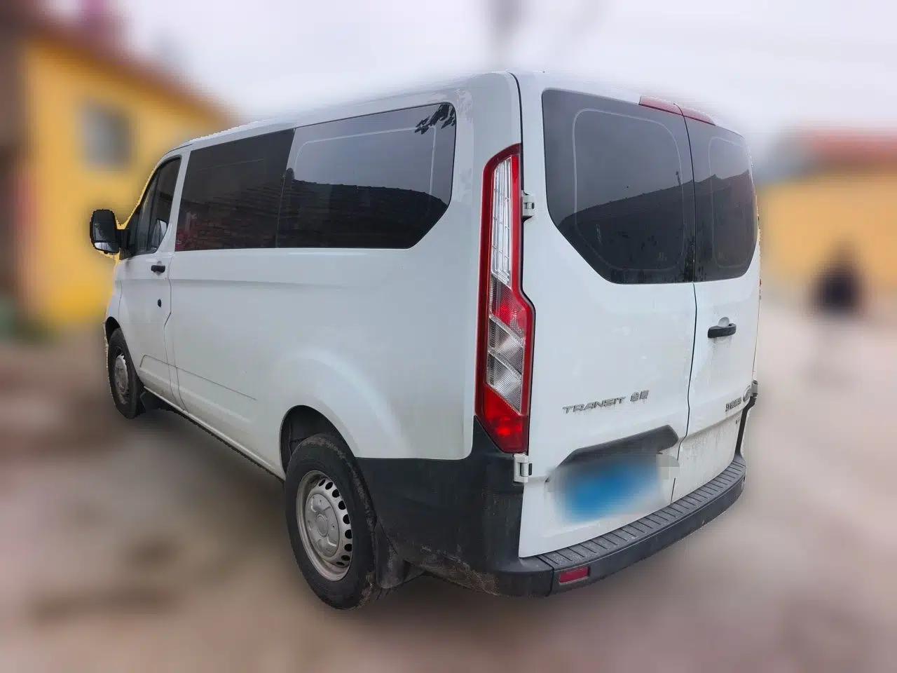 Ford Transit 2019 2.0T Diesel Multi-Purpose Commercial Vehicle Short Wheelbase Low Roof 6-Seater China VI Standard — миниатюра 4