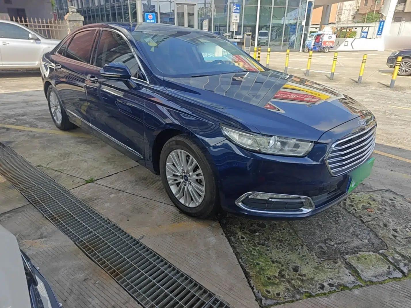 Ford Taurus 2015 EcoBoost 245 Fashion Edition — миниатюра 3