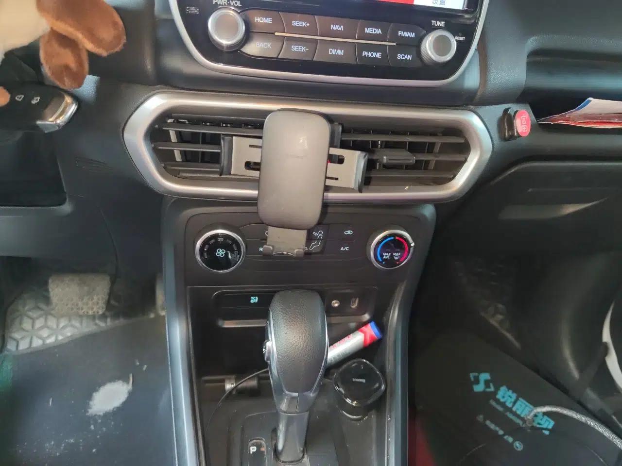 Ford EcoSport 2018 1.5L Automatic Elite Edition — миниатюра 13