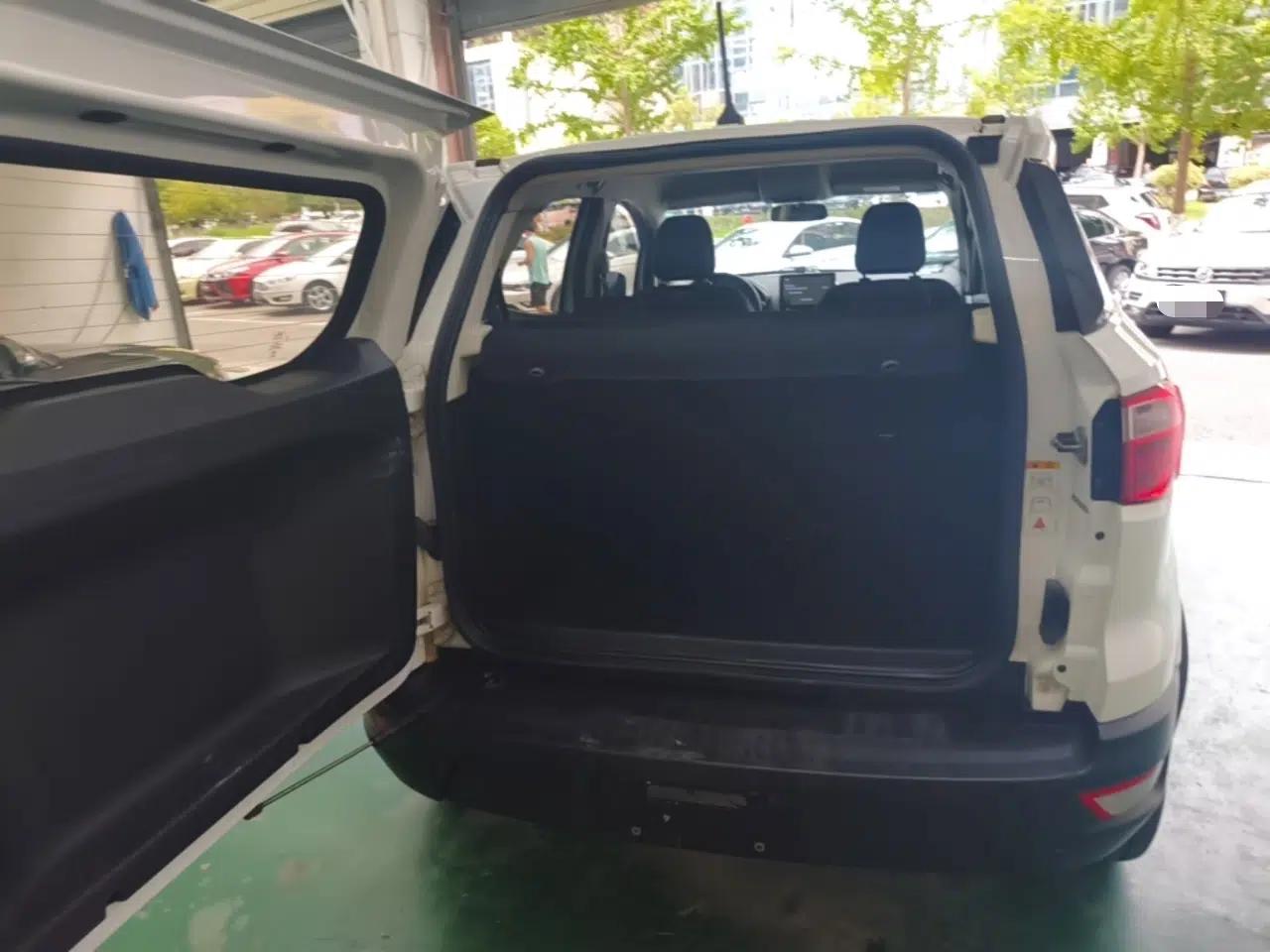 Ford EcoSport 2018 1.5L Automatic Elite Edition — миниатюра 27